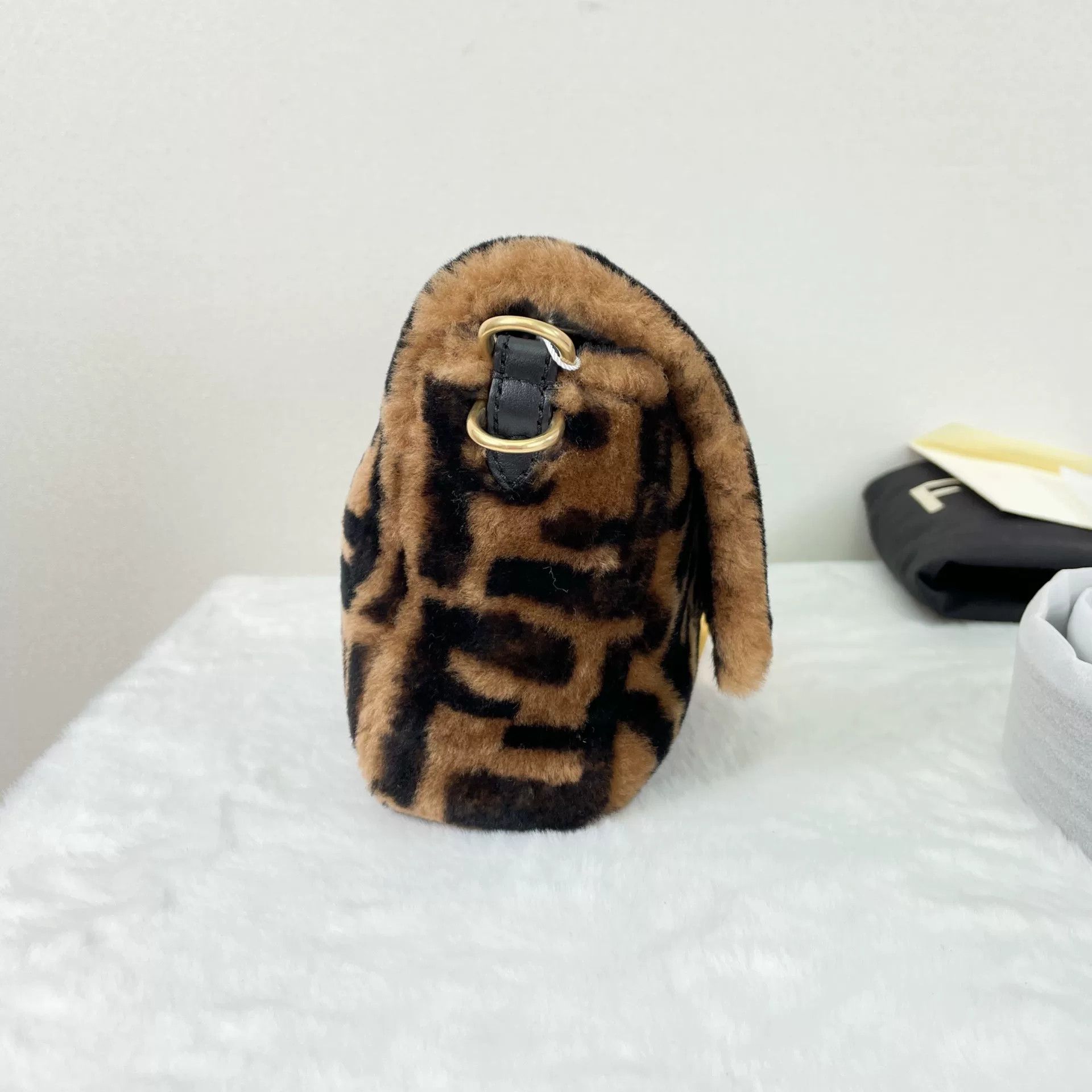 Fendi Pre-loved Bag Very good condition Size ONE SIZE - 4 Thumbnail