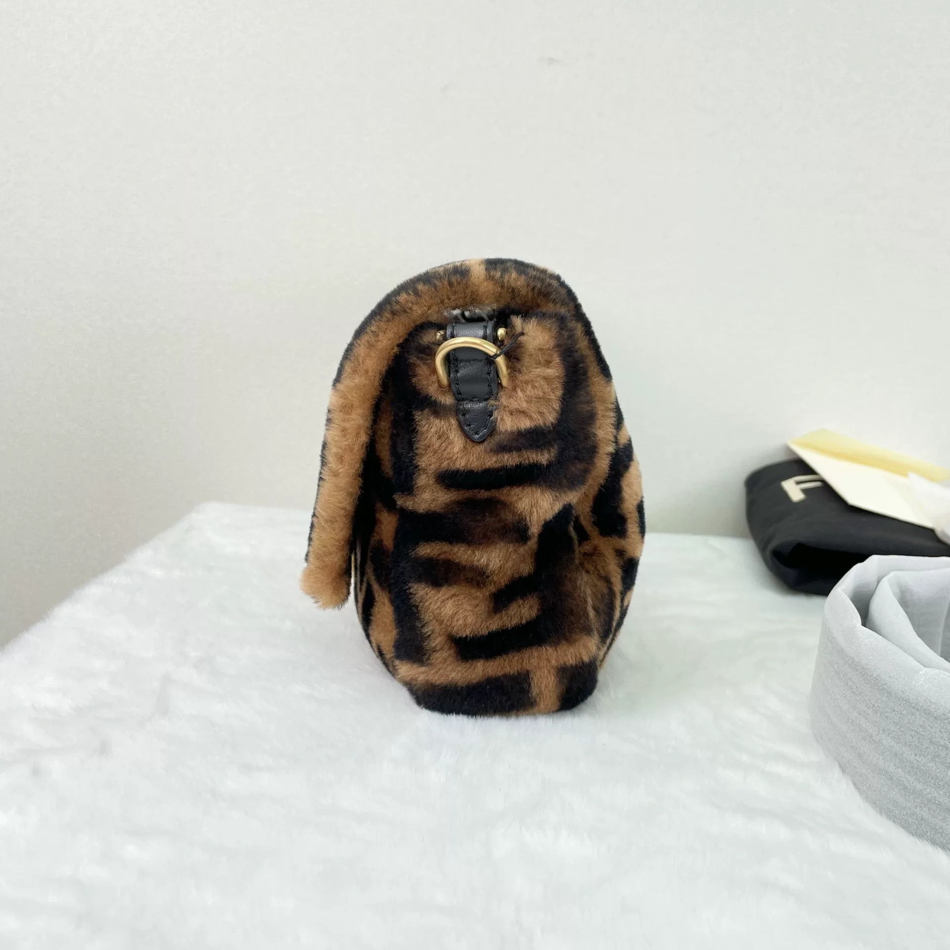 Fendi Pre-loved Bag Very good condition Size ONE SIZE - 3 Thumbnail