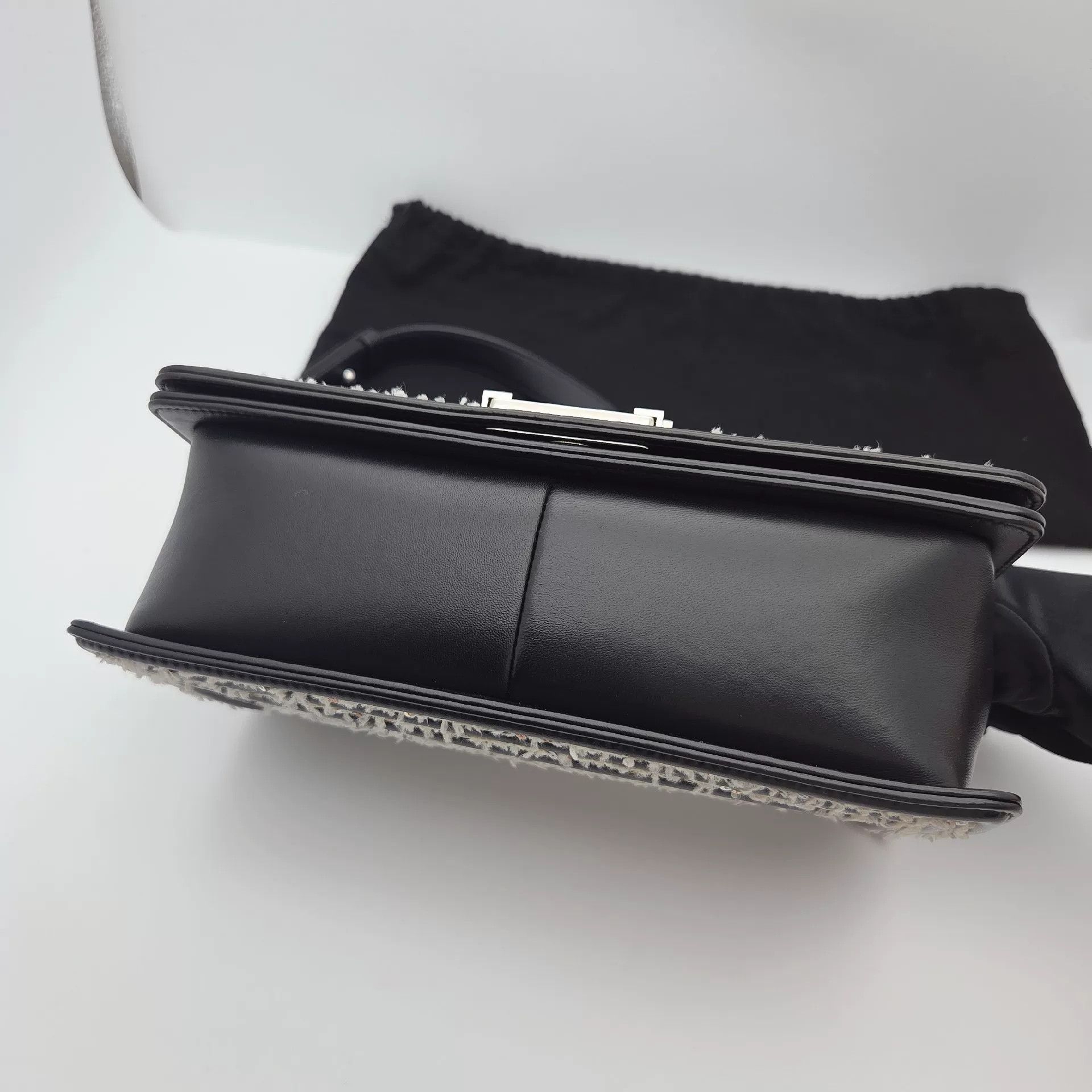 Chanel Pre-loved Bag Very good condition Size ONE SIZE - 5 Thumbnail