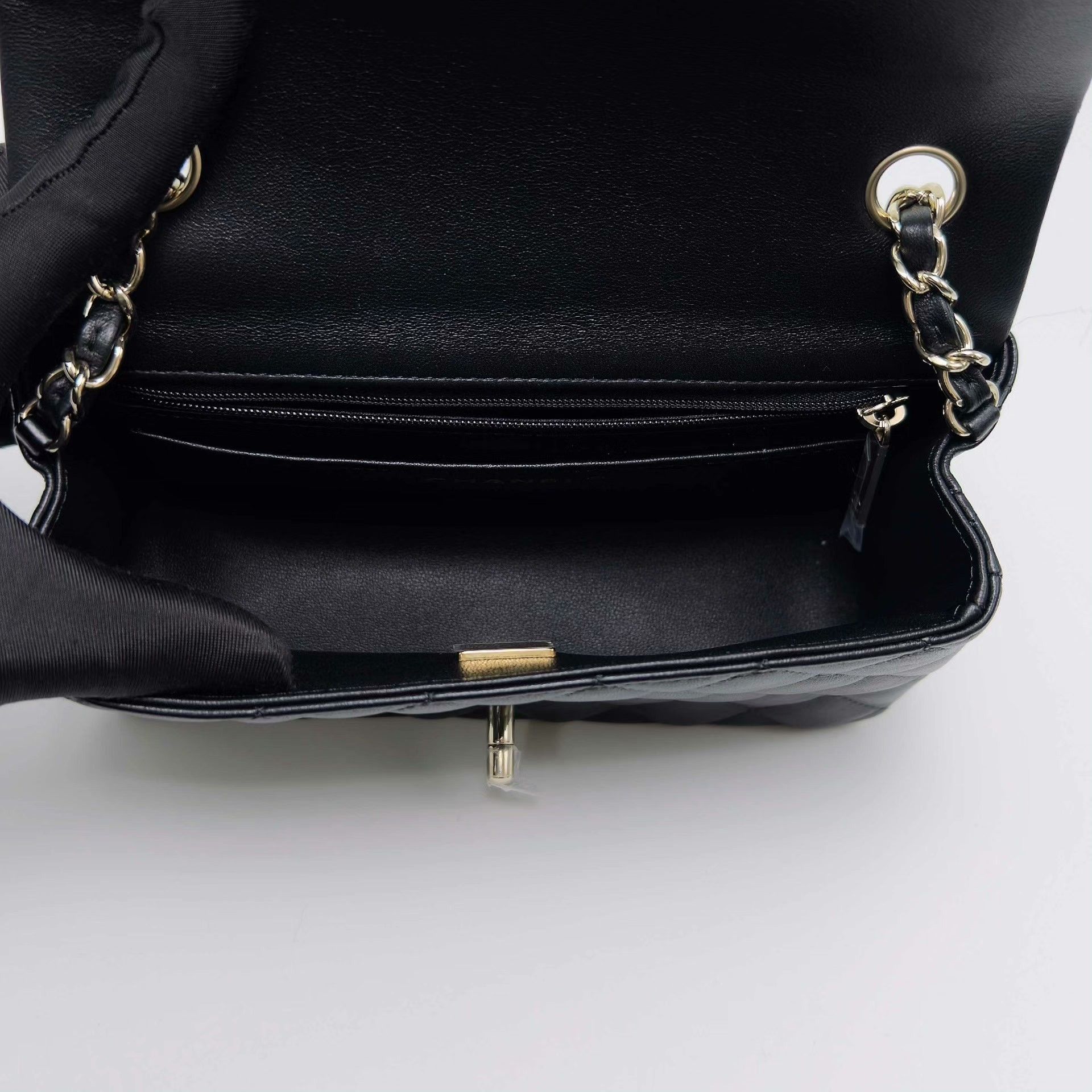 Chanel Pre-loved Bag Very good condition Size ONE SIZE - 6 Thumbnail