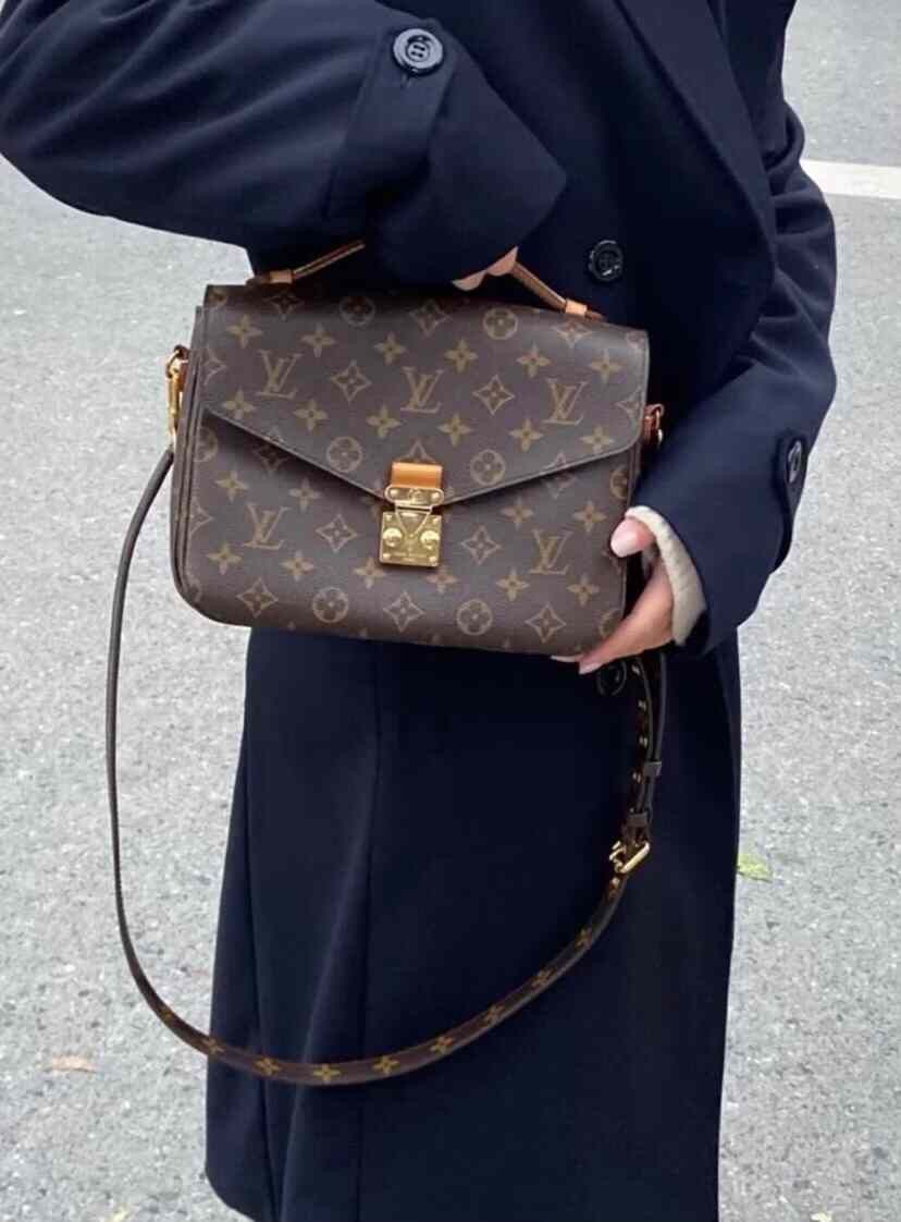 Louis Vuitton Pre-loved Bag Very good condition Size ONE SIZE - 3 Thumbnail