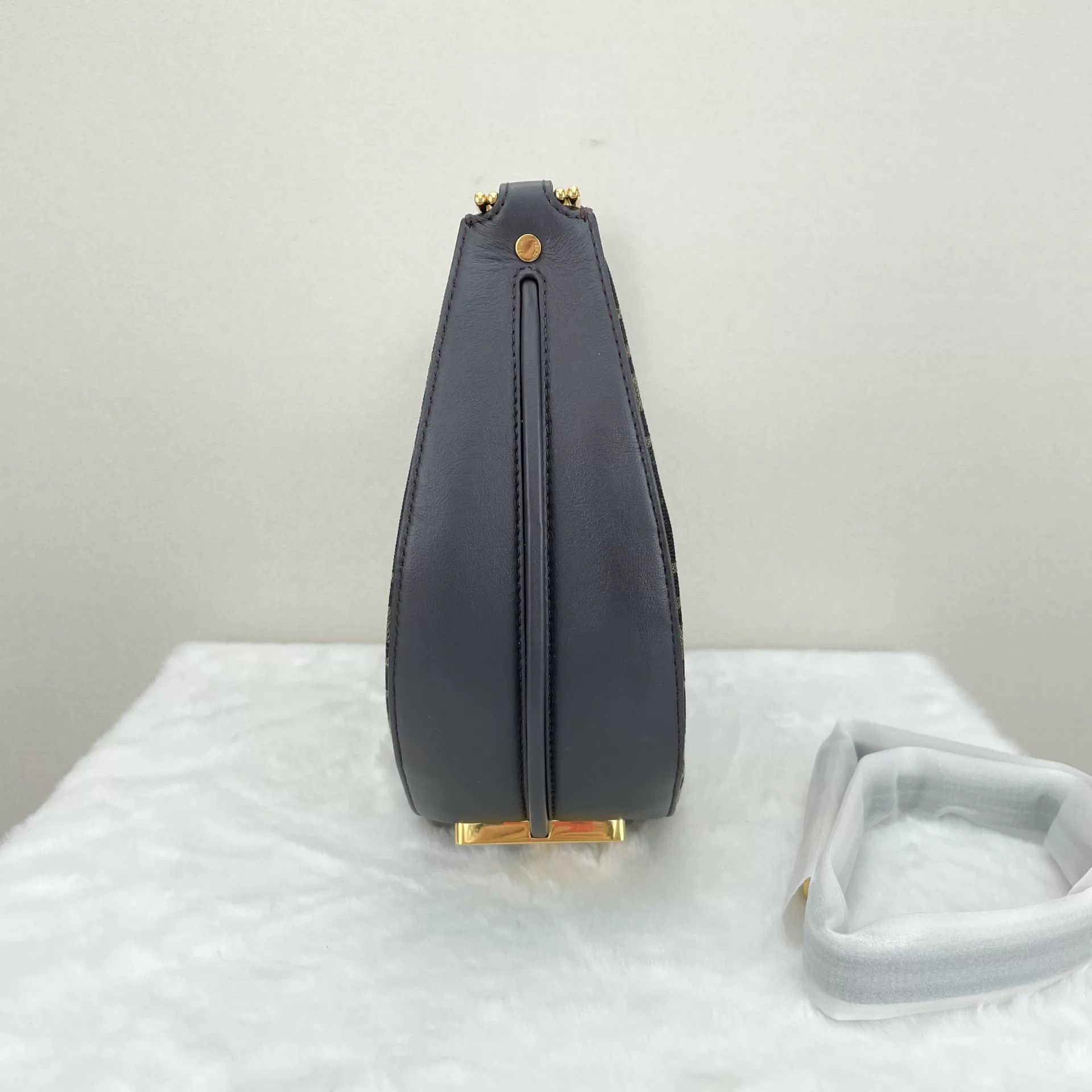 Fendi Pre-loved Bag Very good condition Size ONE SIZE - 3 Thumbnail