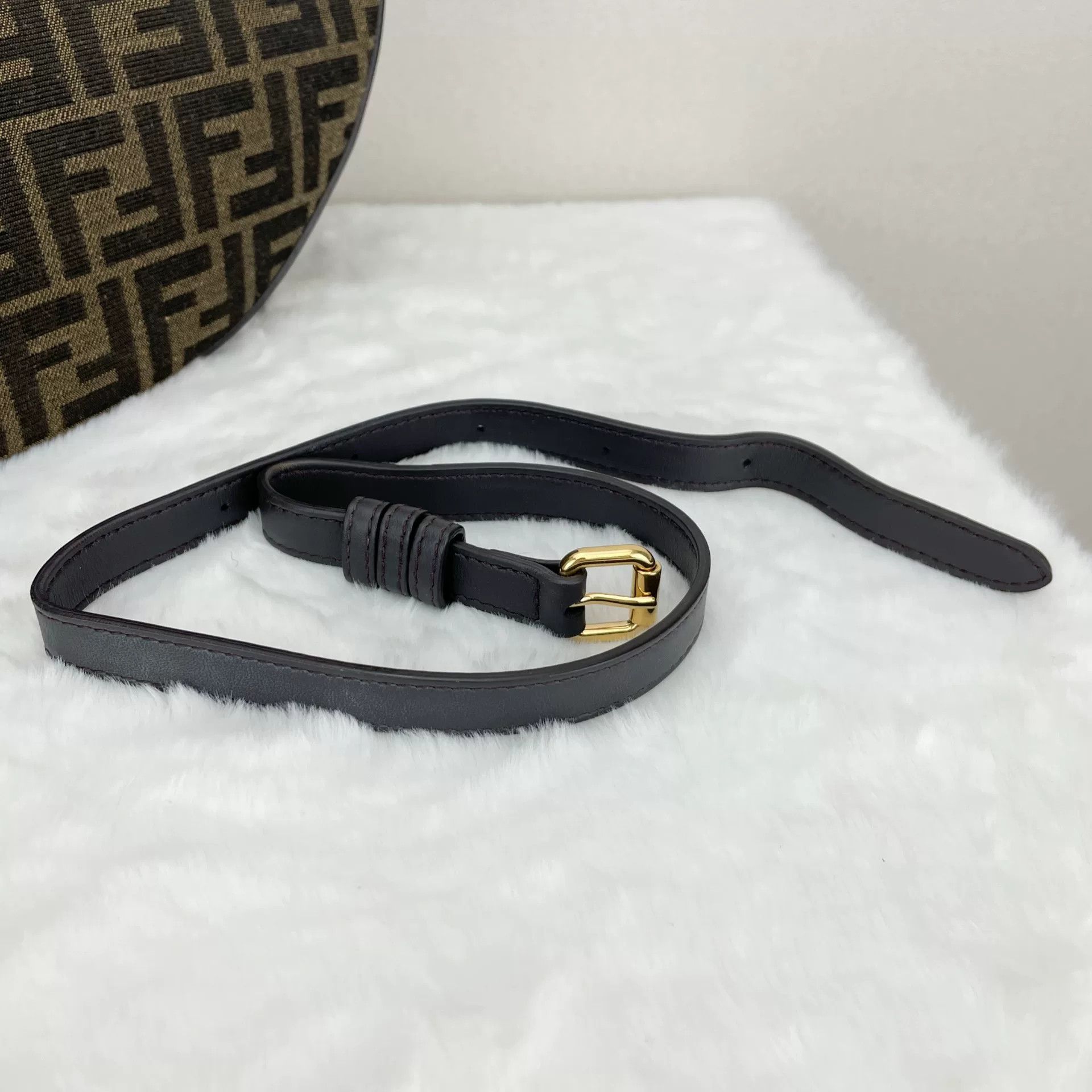 Fendi Pre-loved Bag Very good condition Size ONE SIZE - 9 Thumbnail