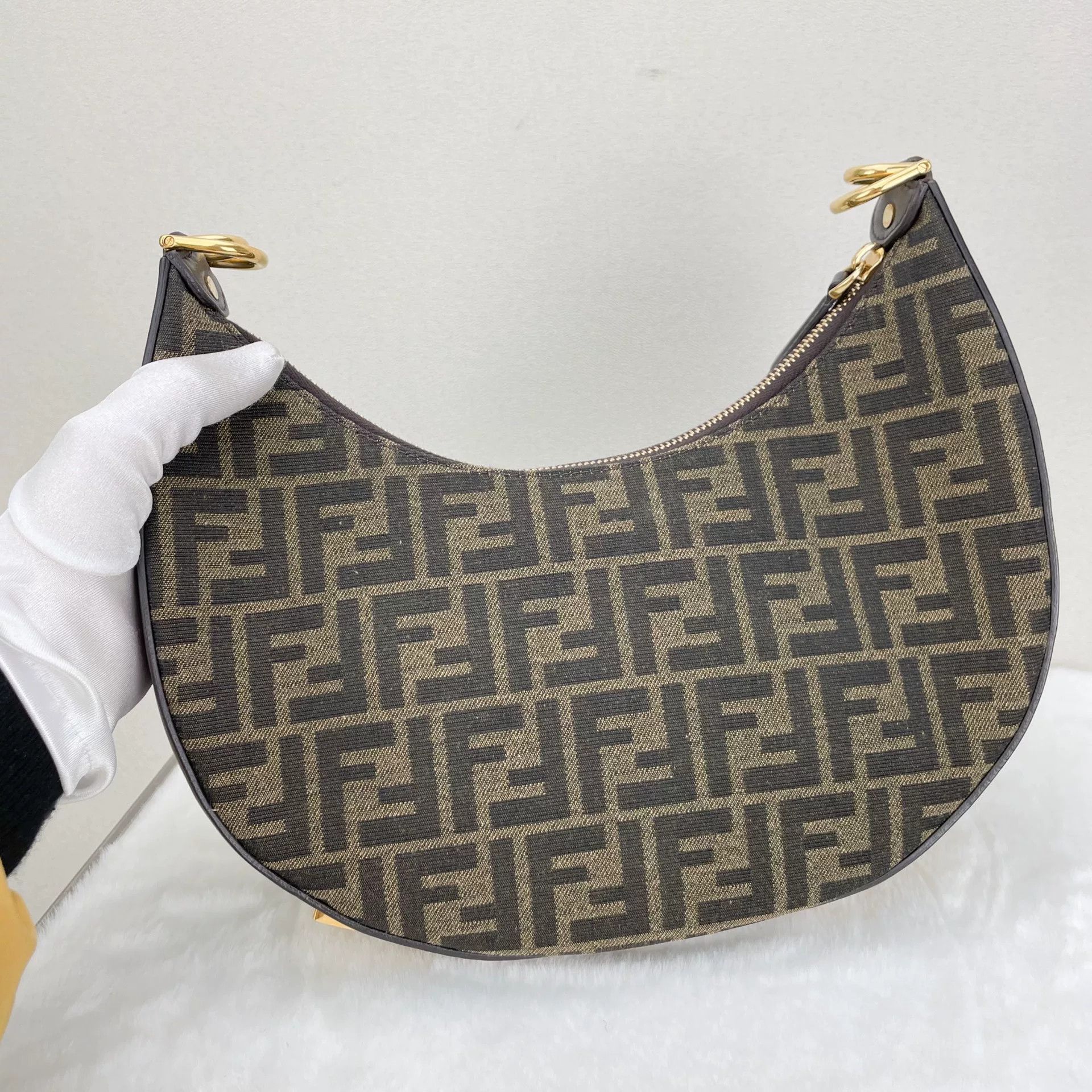 Fendi Pre-loved Bag Very good condition Size ONE SIZE - 7 Thumbnail