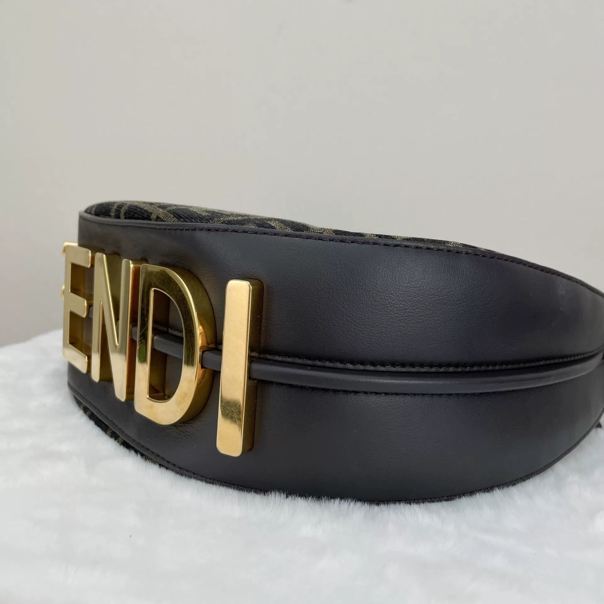 Fendi Pre-loved Bag Very good condition Size ONE SIZE - 6 Thumbnail
