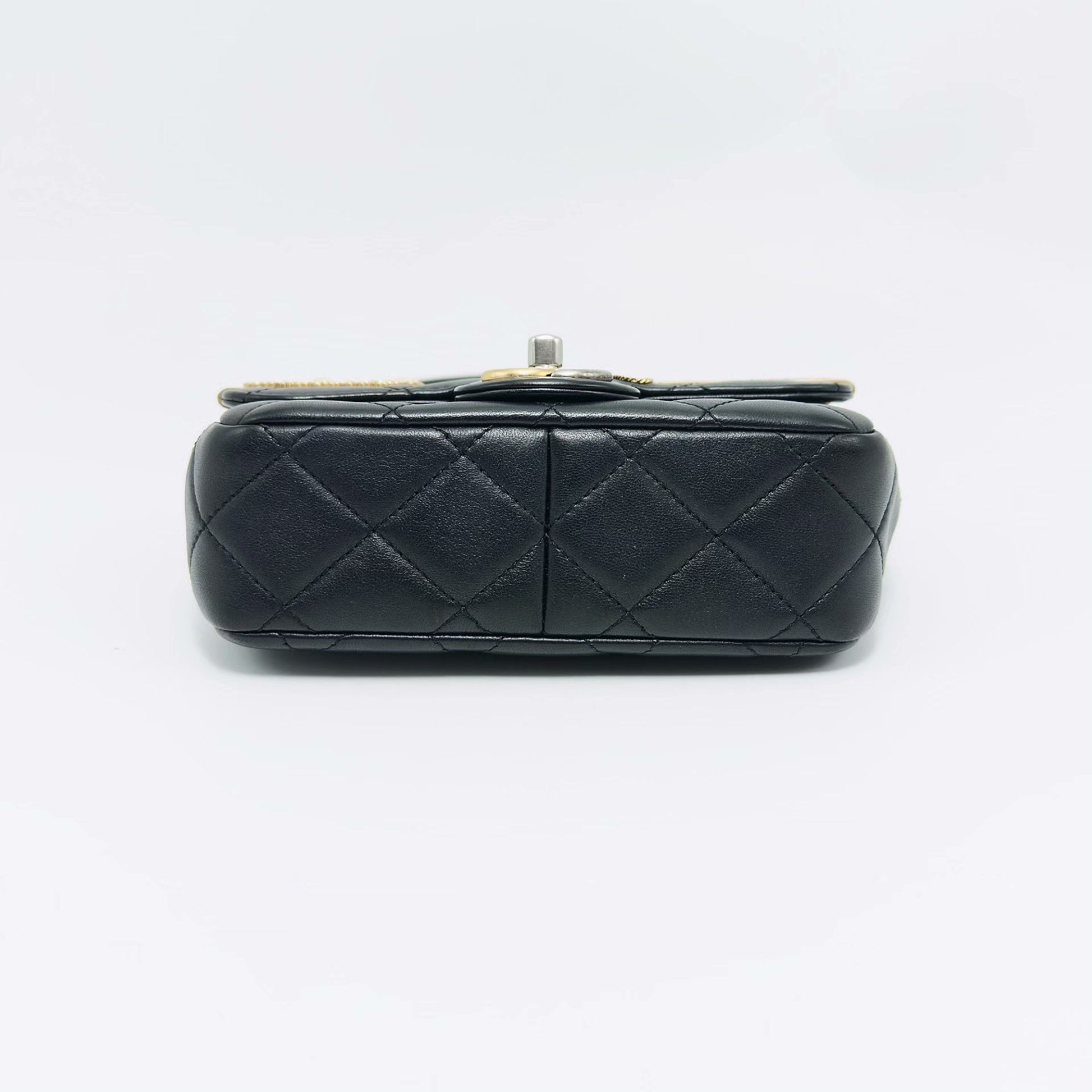 Chanel Pre-loved Bag Very good condition Size ONE SIZE - 5 Thumbnail