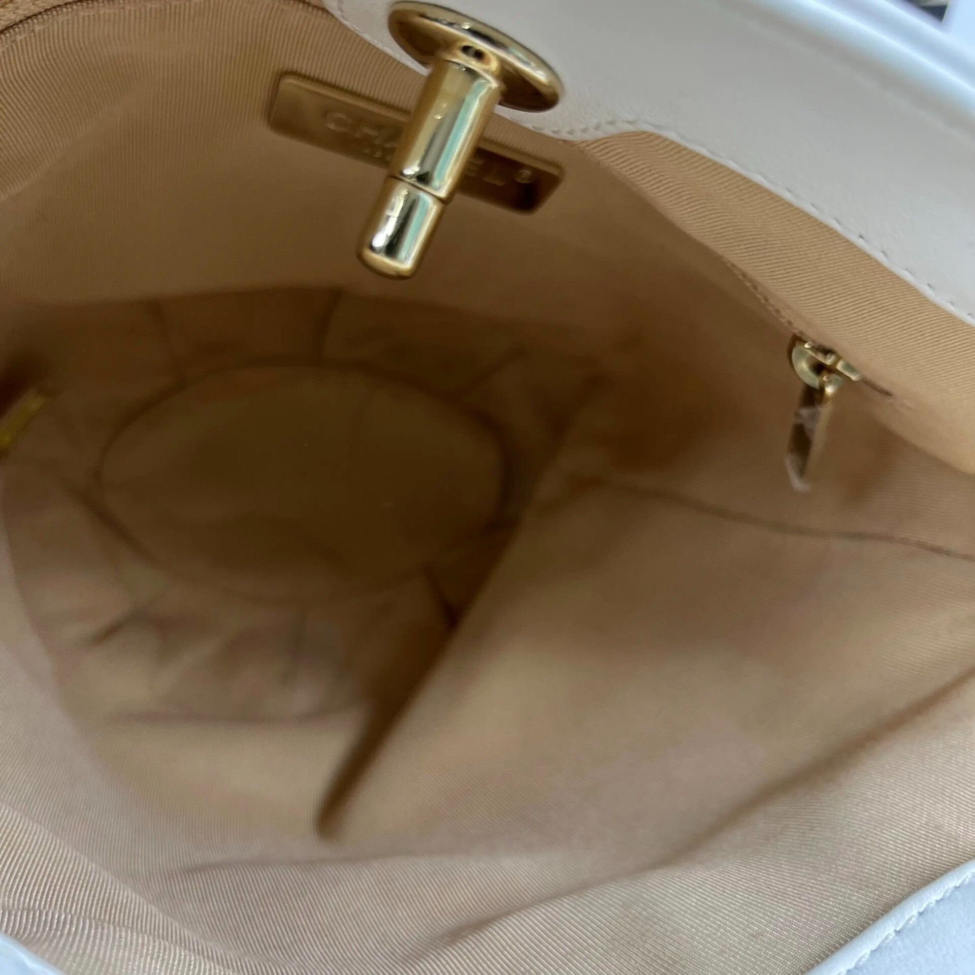Chanel Pre-loved Bag Very good condition Size ONE SIZE - 8 Thumbnail