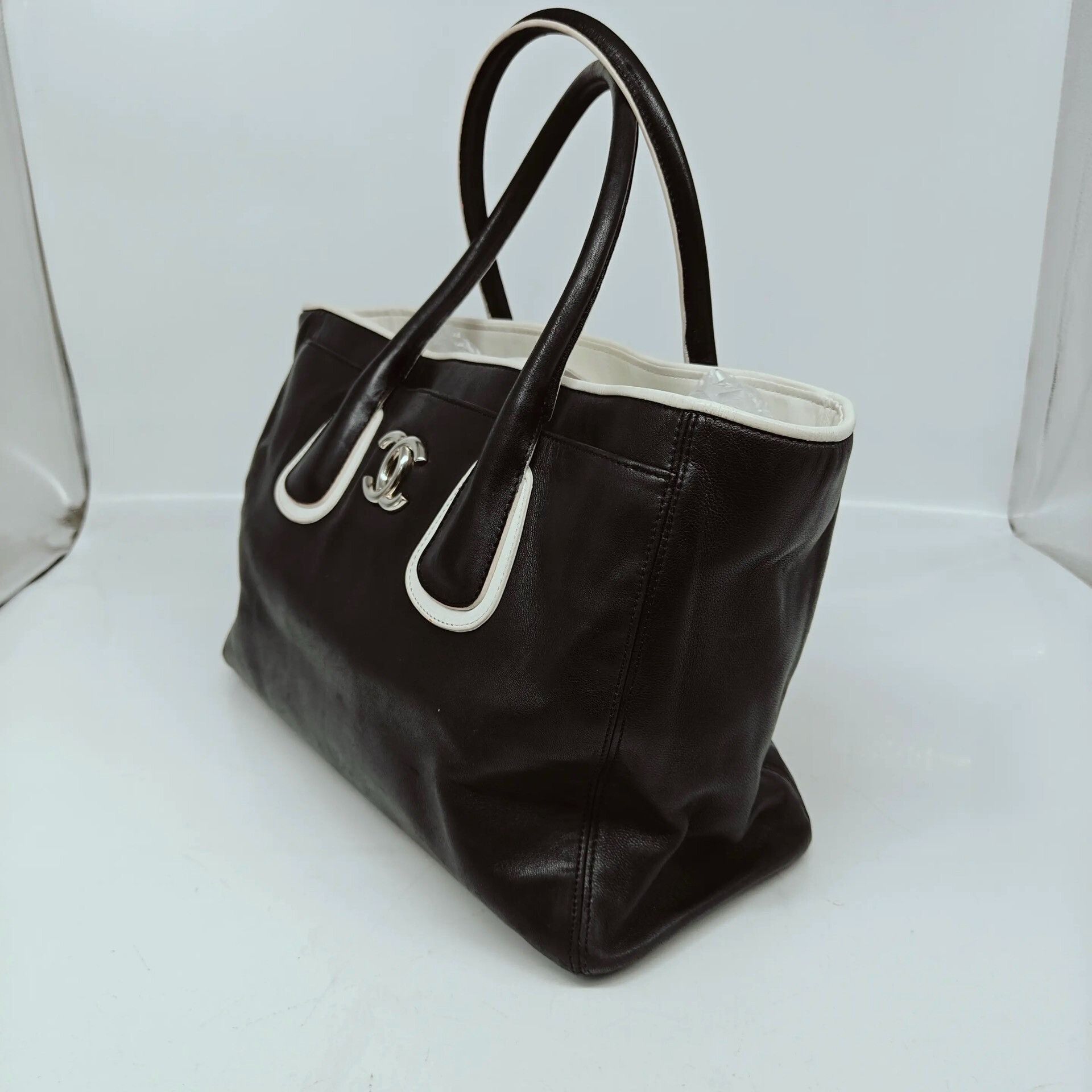 Chanel Pre-loved Bag Very good condition Size ONE SIZE - 2 Thumbnail