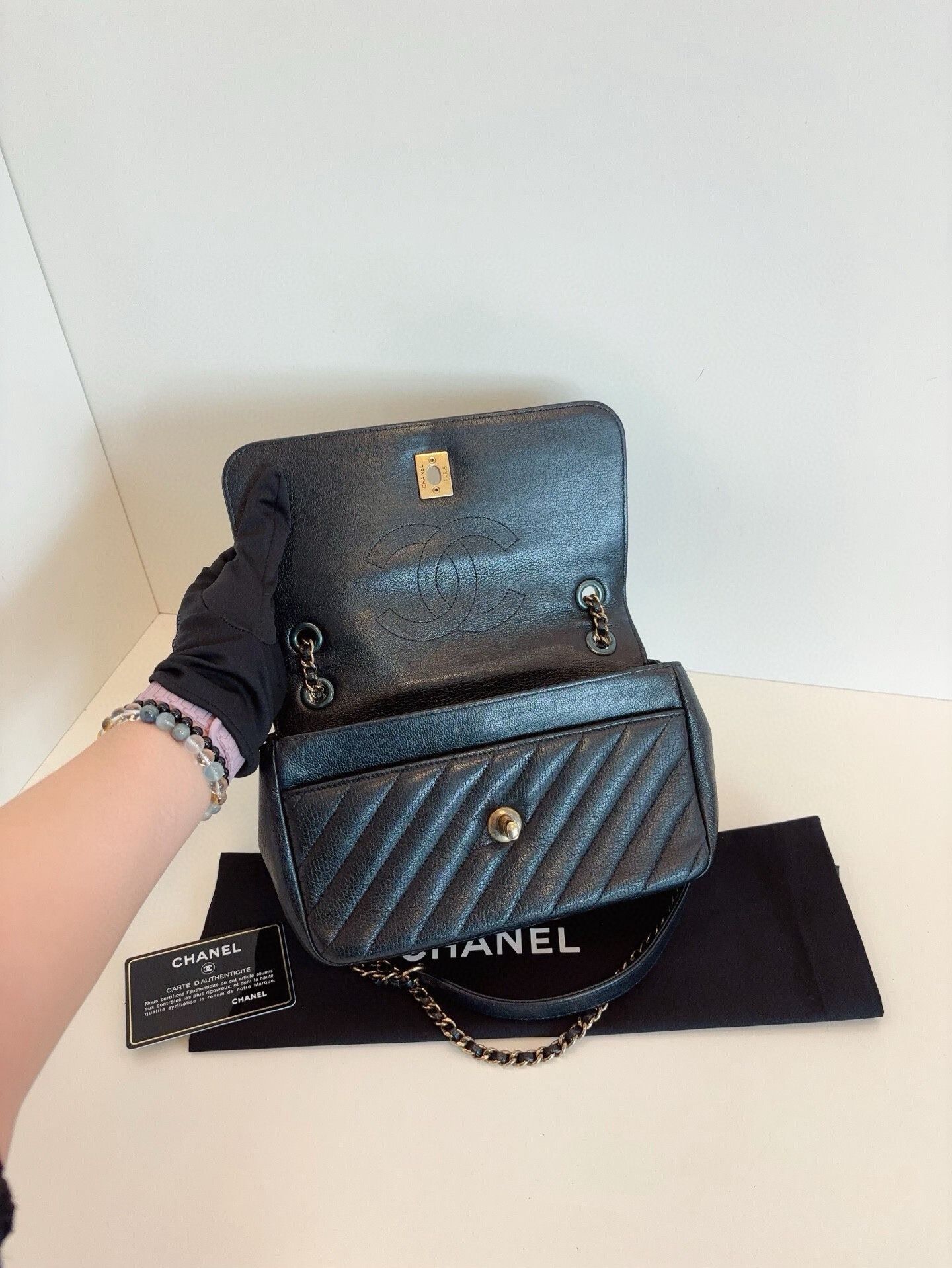 Chanel Pre-loved Bag Very good condition Size ONE SIZE - 7 Thumbnail