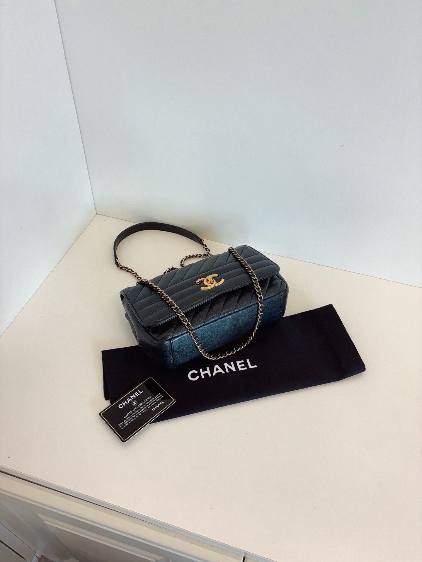 Chanel Pre-loved Bag Very good condition Size ONE SIZE - 5 Thumbnail