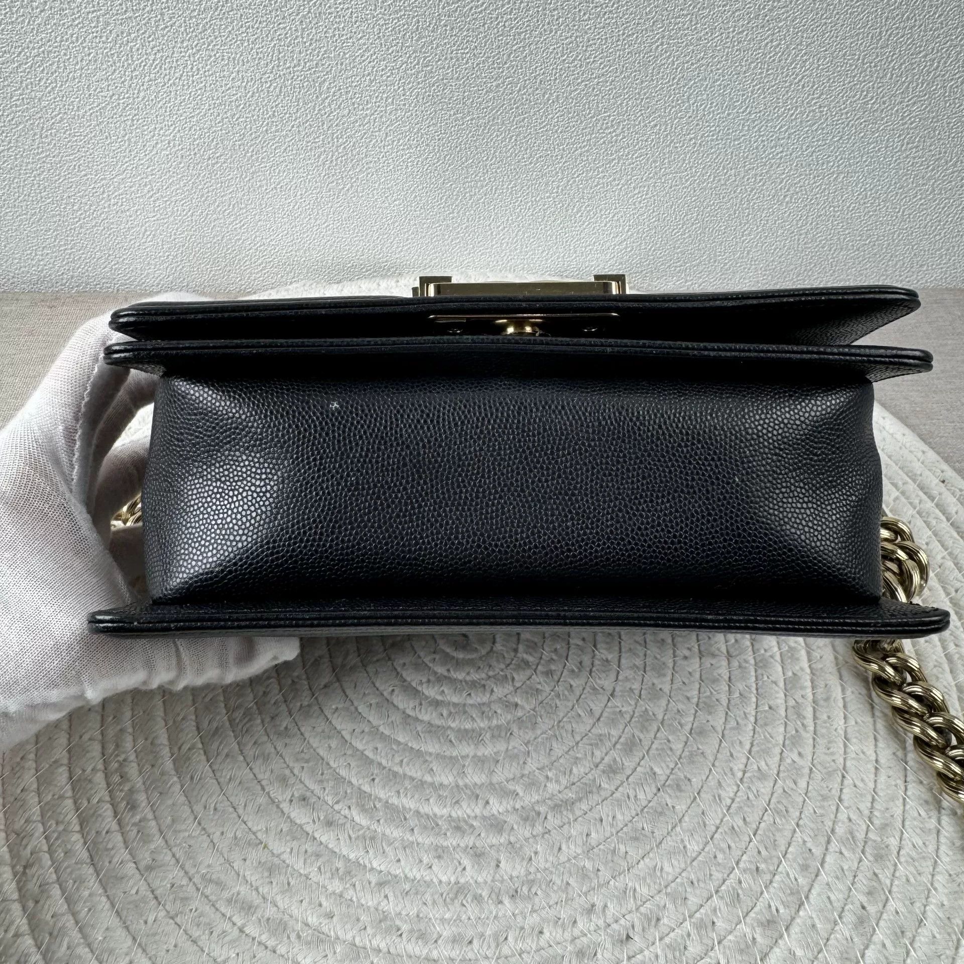 Chanel Pre-loved Bag Very good condition Size ONE SIZE - 4 Thumbnail