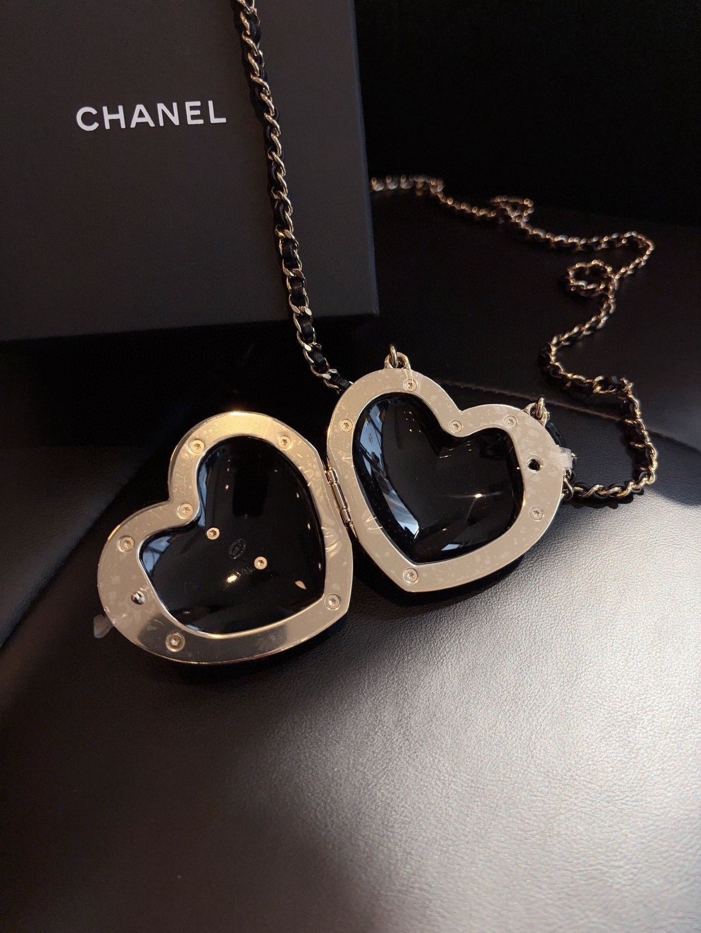 Chanel Pre-loved Bag Very good condition Size ONE SIZE - 5 Thumbnail