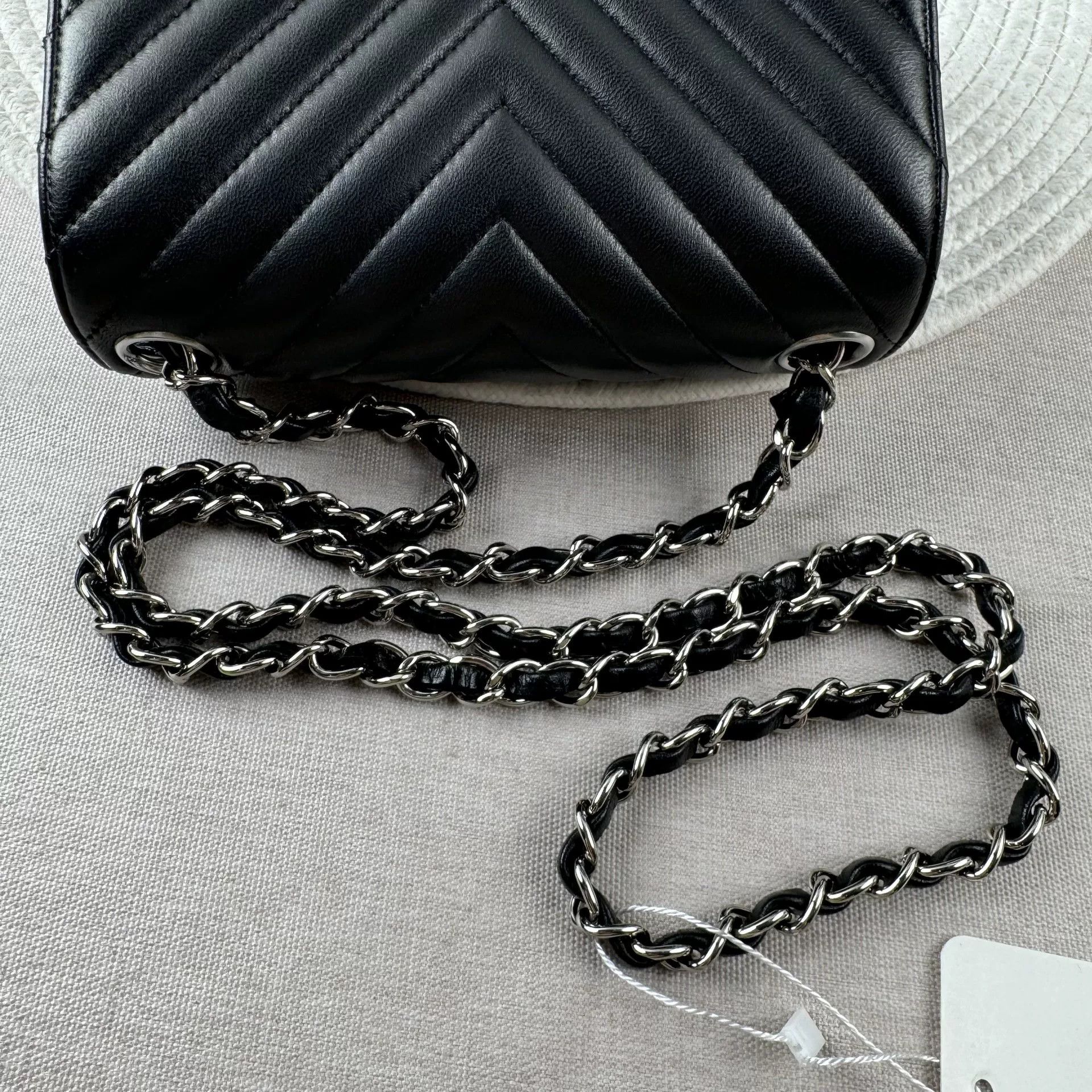 Chanel Pre-loved Bag Very good condition Size ONE SIZE - 4 Thumbnail