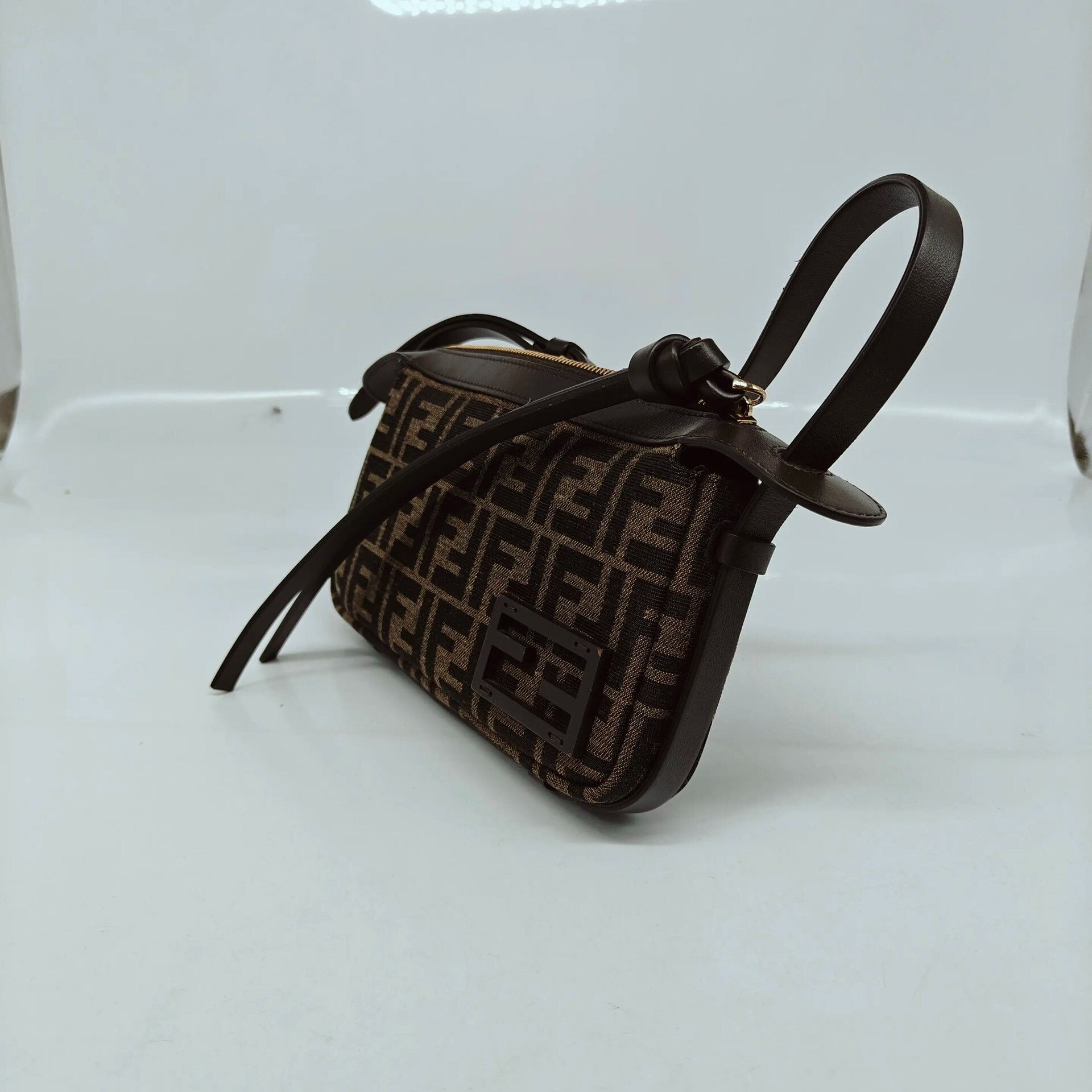 Fendi Pre-loved Bag Very good condition Size ONE SIZE - 2 Thumbnail