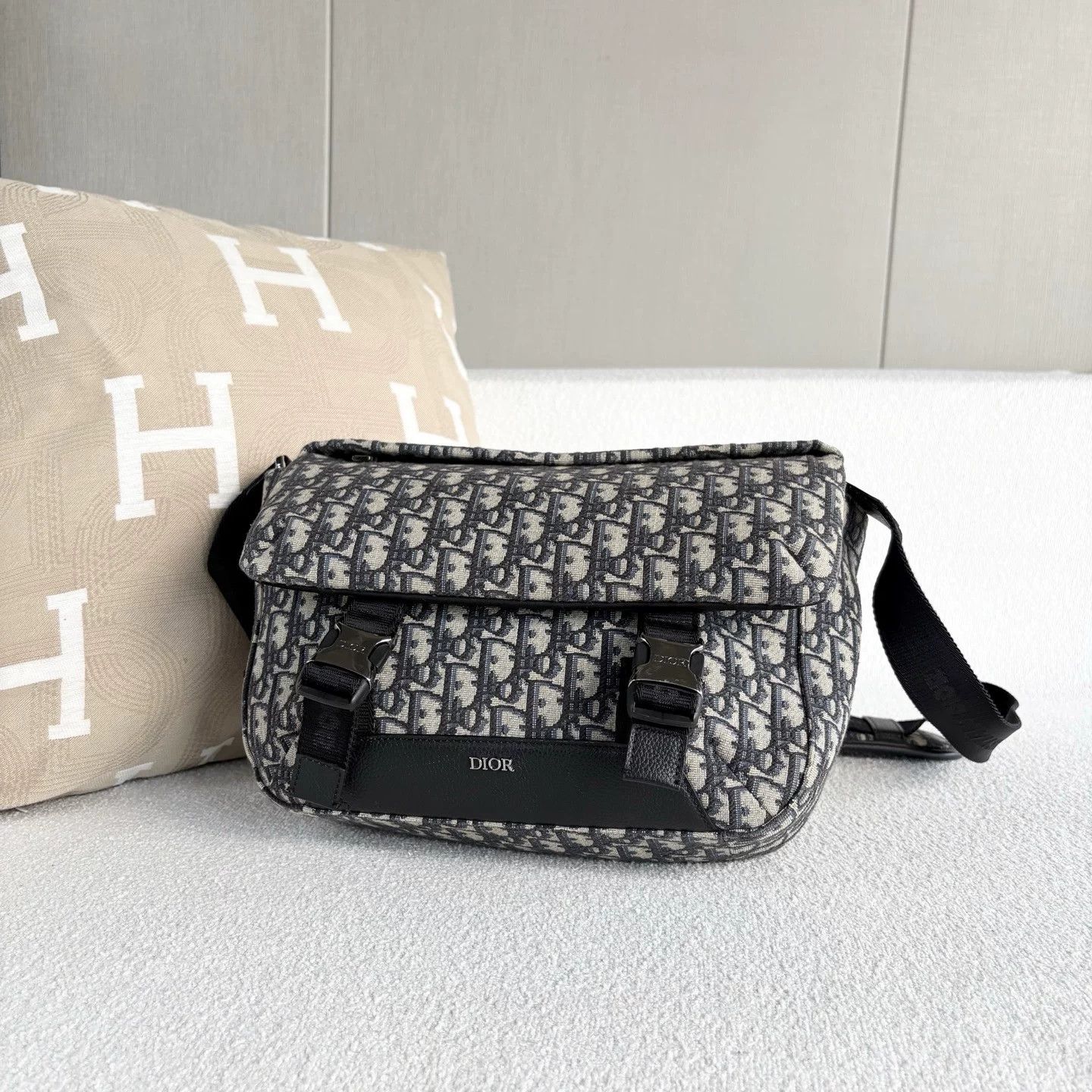 Dior Pre-loved Bag Very good condition Size ONE SIZE - 4 Thumbnail