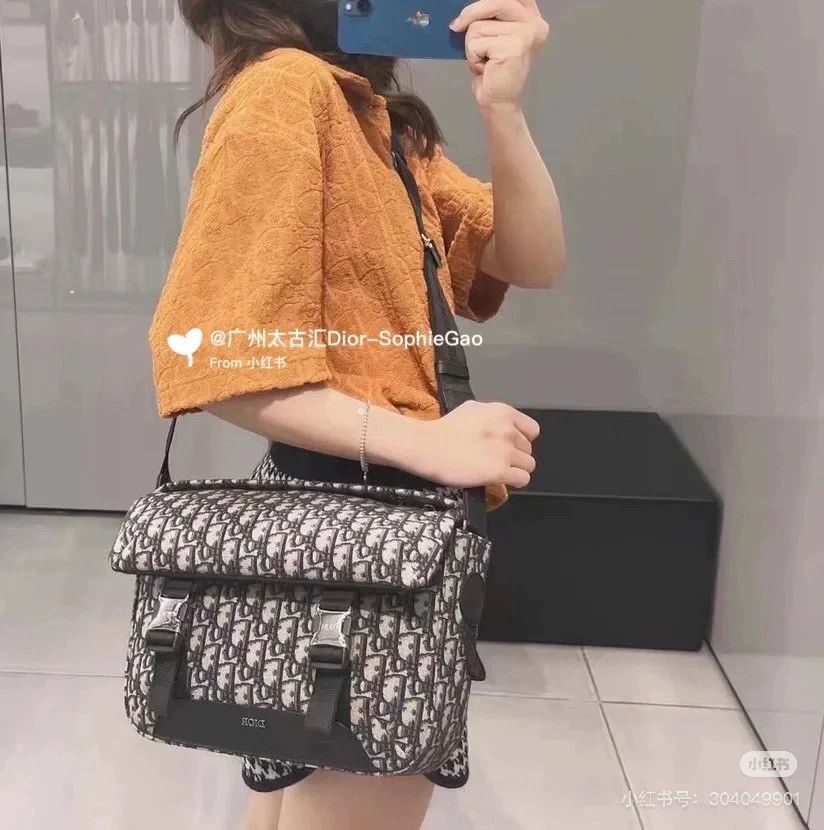 Dior Pre-loved Bag Very good condition Size ONE SIZE - 8 Thumbnail