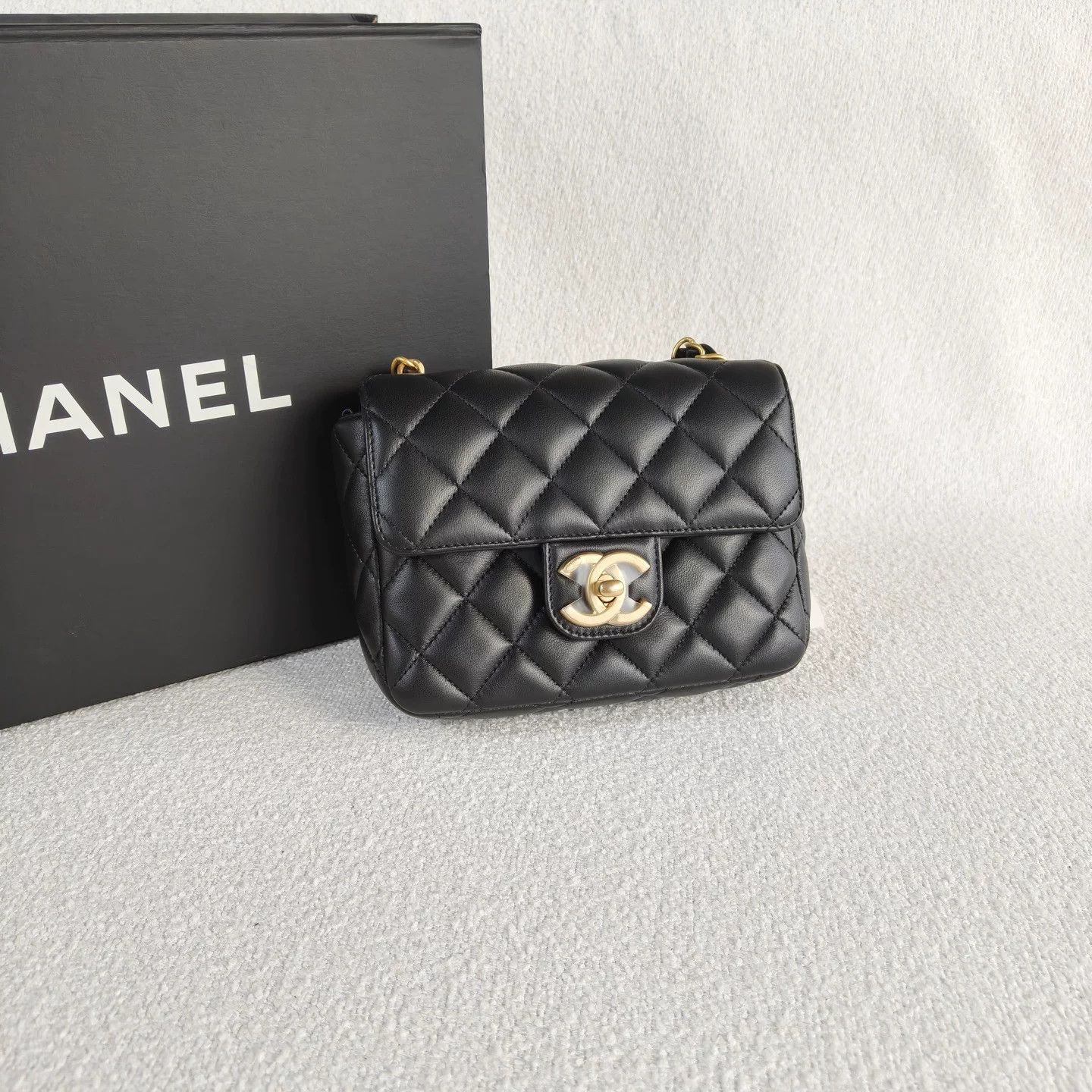 Chanel Pre-loved Bag Very good condition Size ONE SIZE - 6 Thumbnail