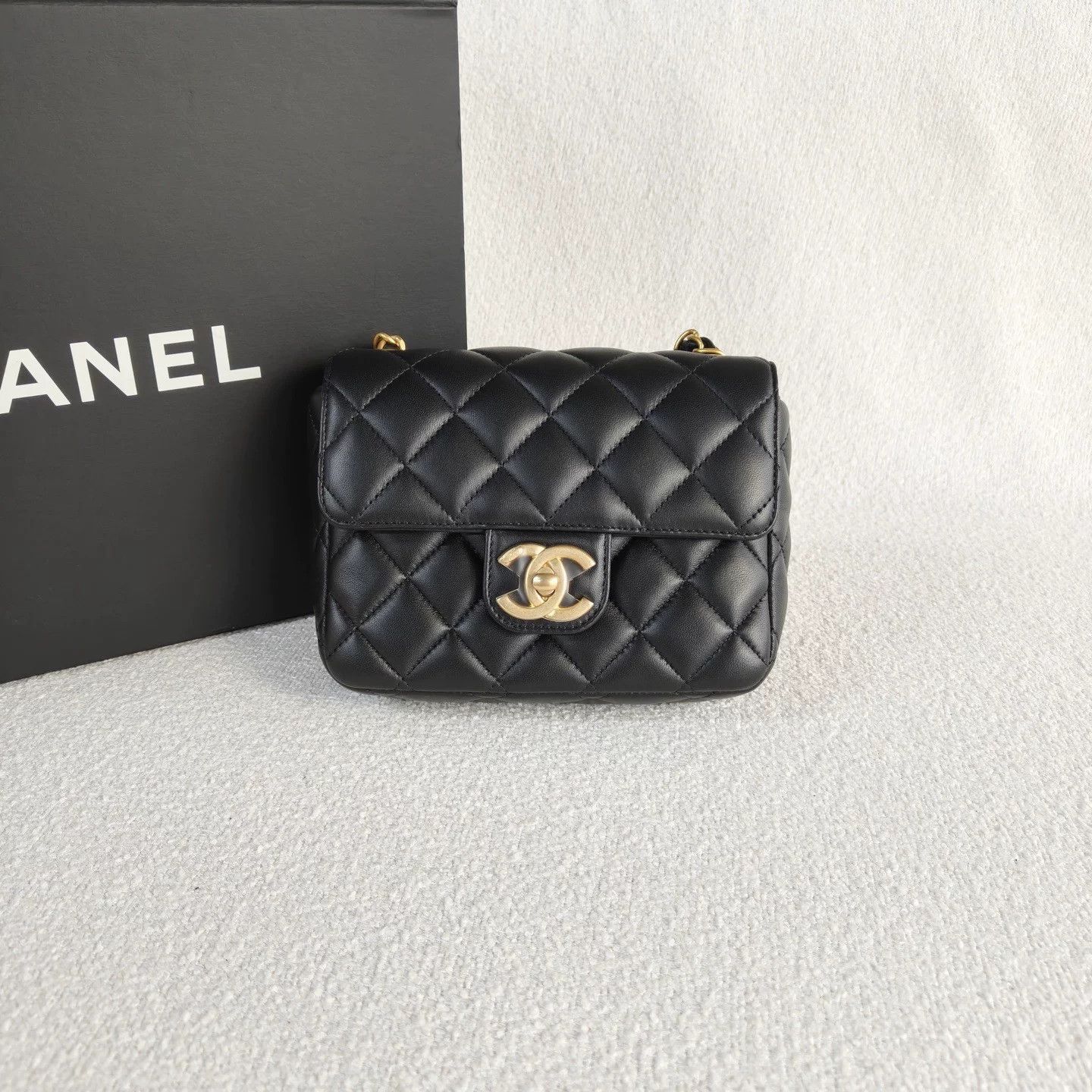 Chanel Pre-loved Bag Very good condition Size ONE SIZE - 2 Thumbnail