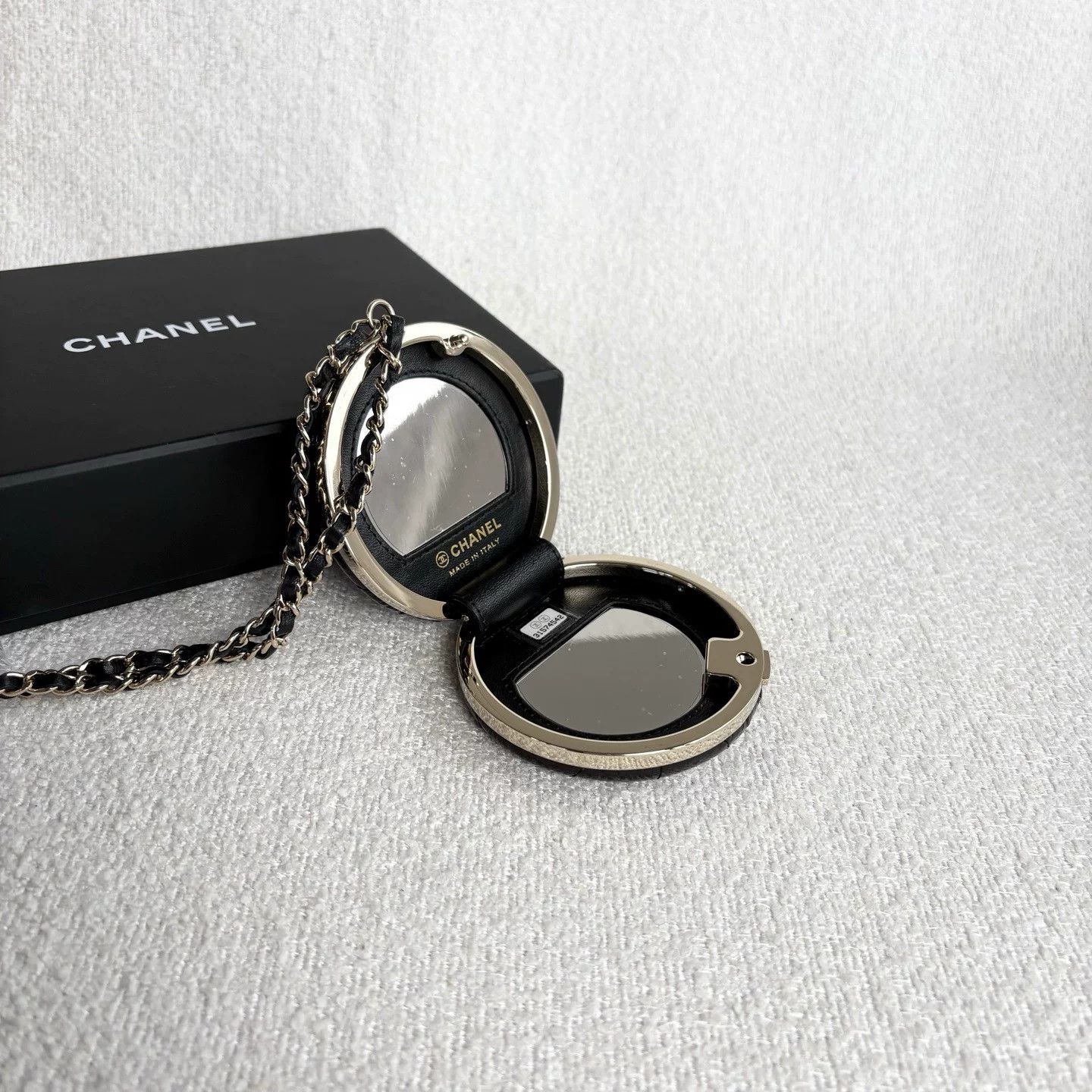 Chanel Pre-loved Bag Very good condition Size ONE SIZE - 4 Thumbnail