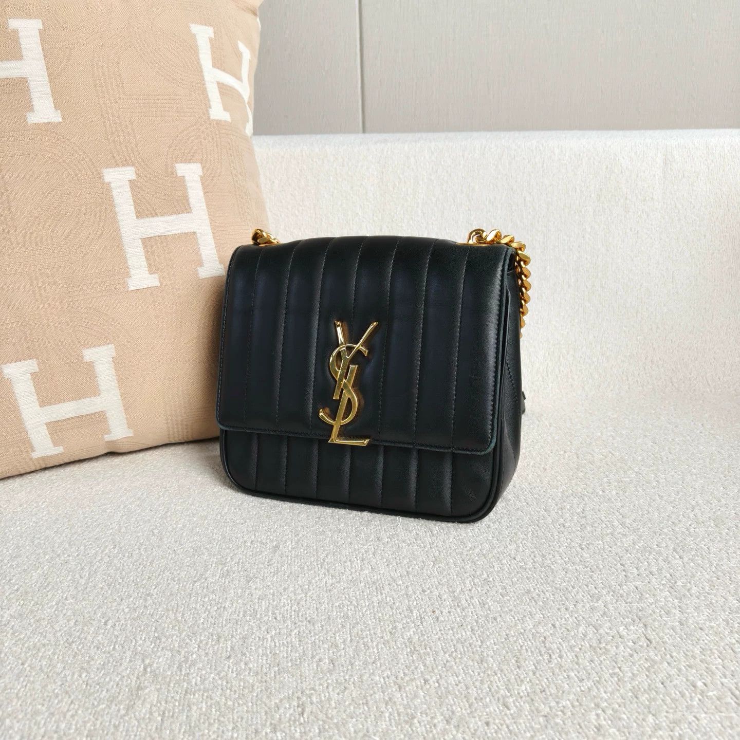 Saint Laurent Paris Pre-loved Bag Very good condition Size ONE SIZE - 4 Thumbnail
