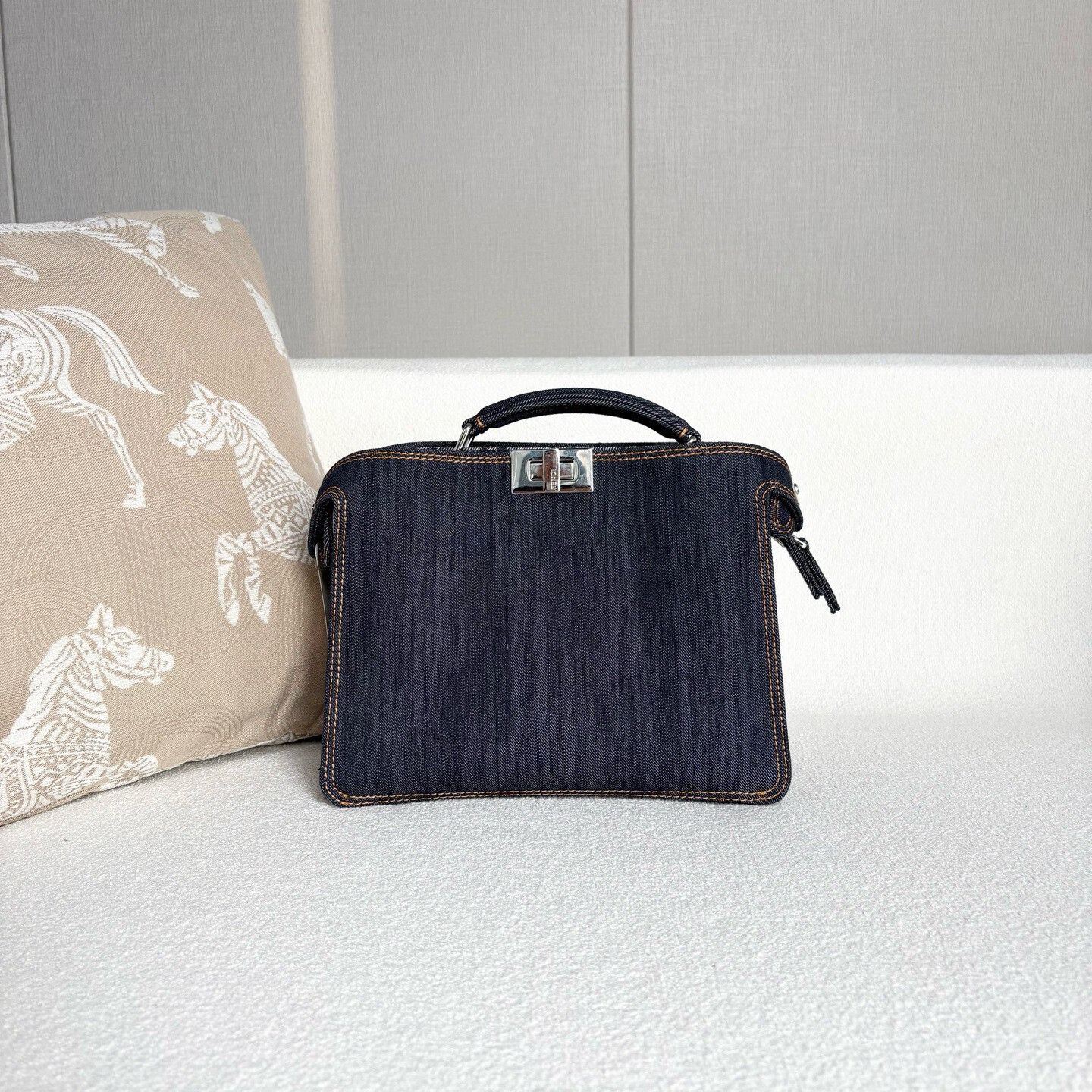Fendi Pre-loved Bag Very good condition Size ONE SIZE - 2 Thumbnail
