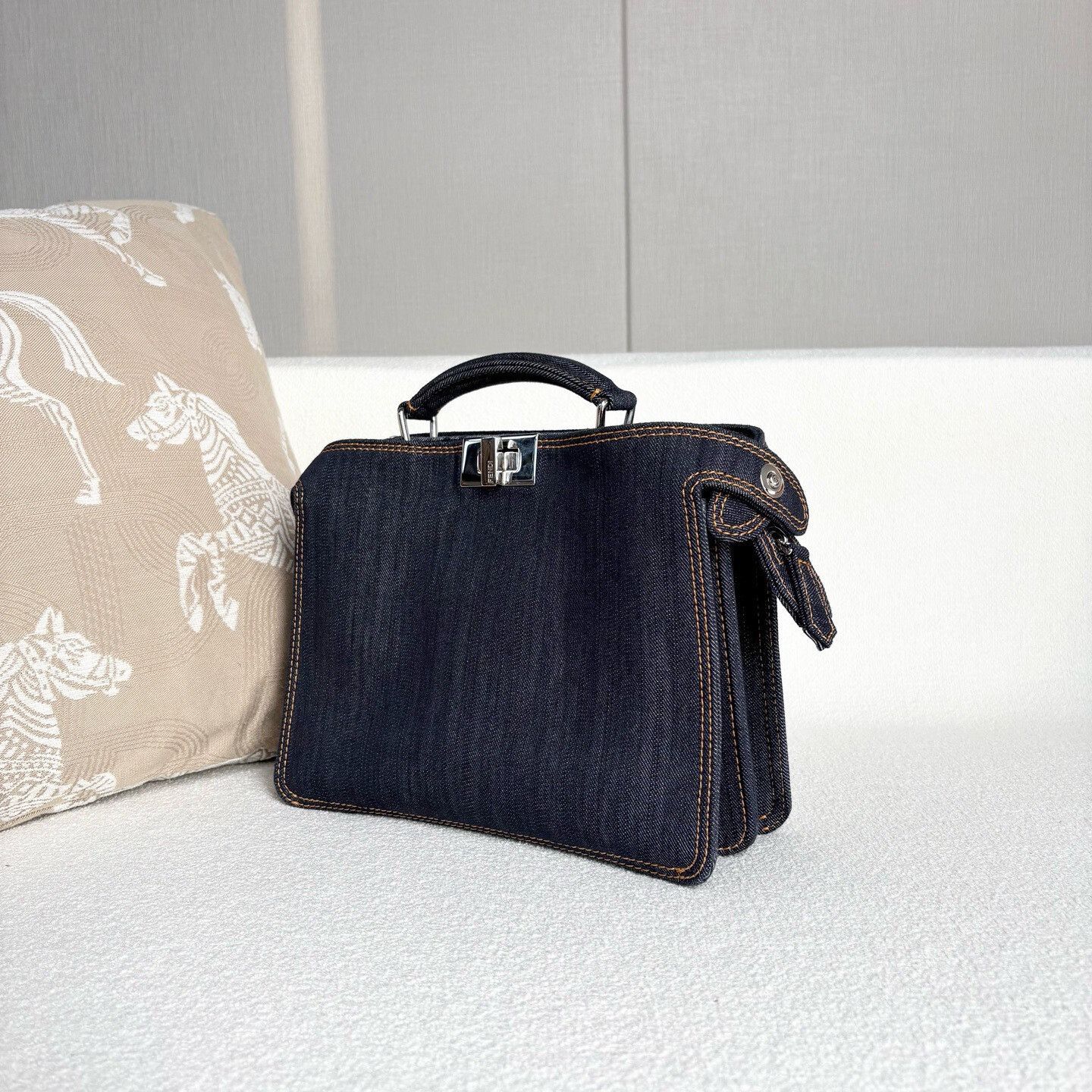 Fendi Pre-loved Bag Very good condition Size ONE SIZE - 6 Thumbnail