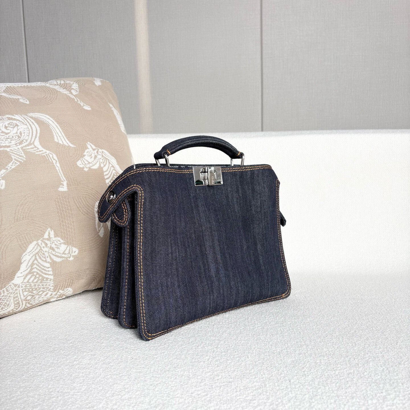 Fendi Pre-loved Bag Very good condition Size ONE SIZE - 4 Thumbnail