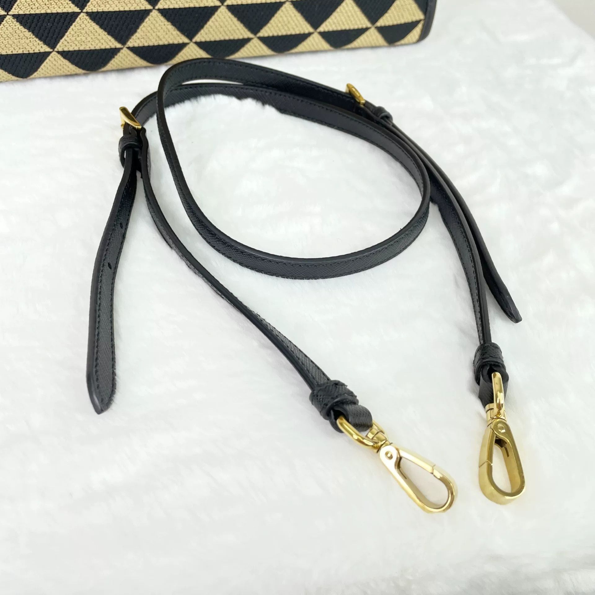 Prada Pre-loved Bag Very good condition Size ONE SIZE - 9 Thumbnail