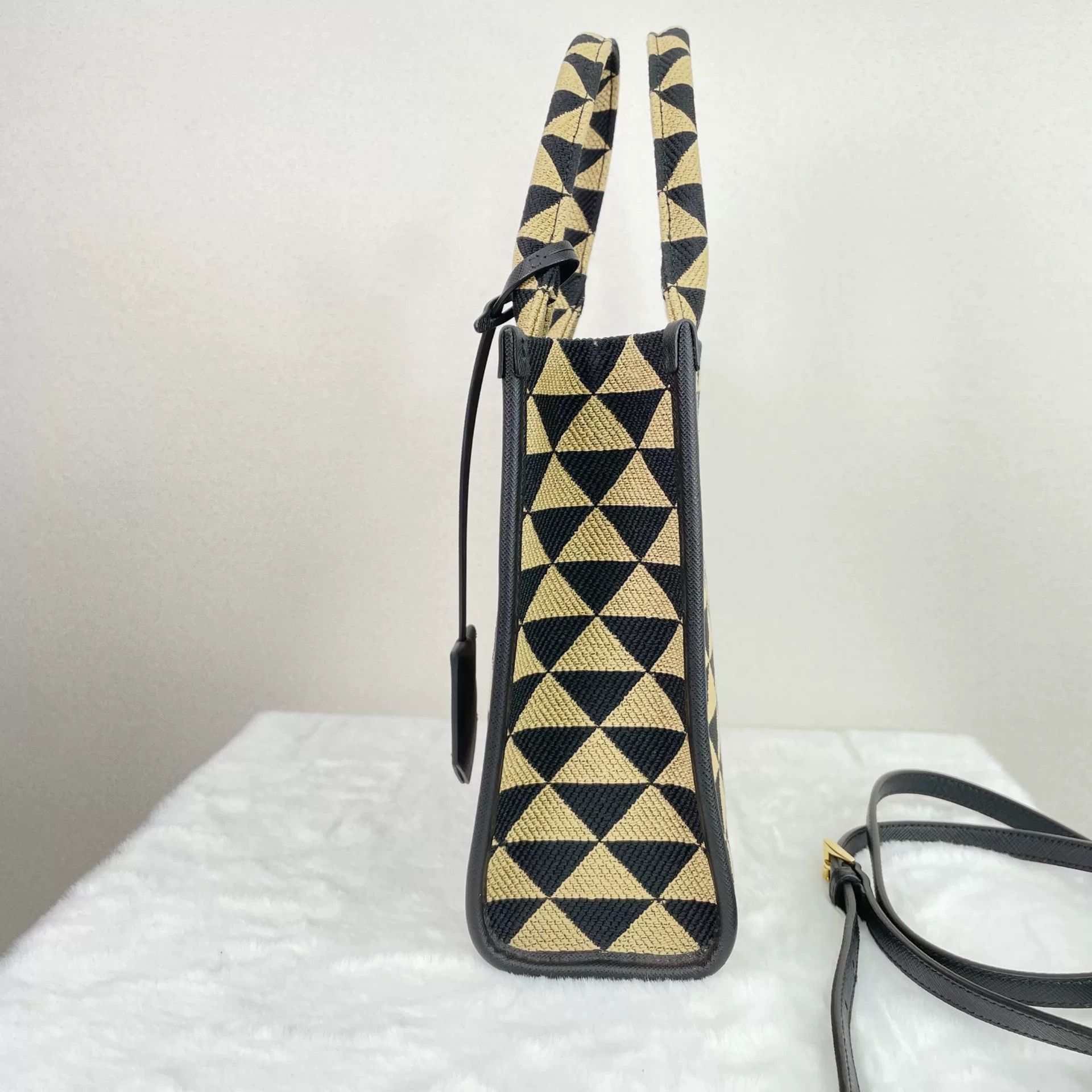 Prada Pre-loved Bag Very good condition Size ONE SIZE - 4 Thumbnail