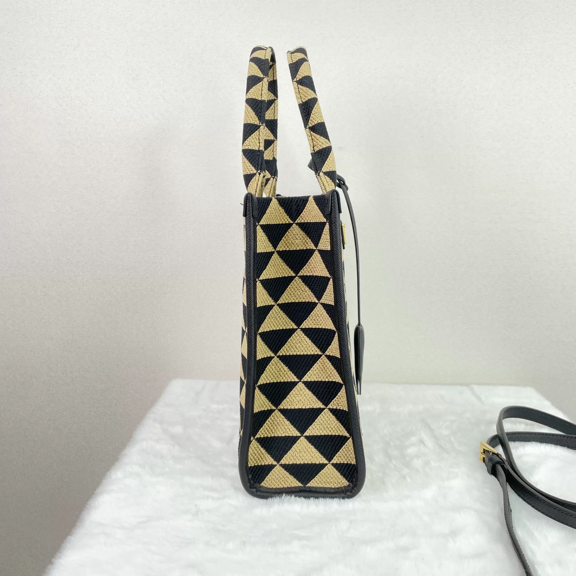 Prada Pre-loved Bag Very good condition Size ONE SIZE - 3 Thumbnail