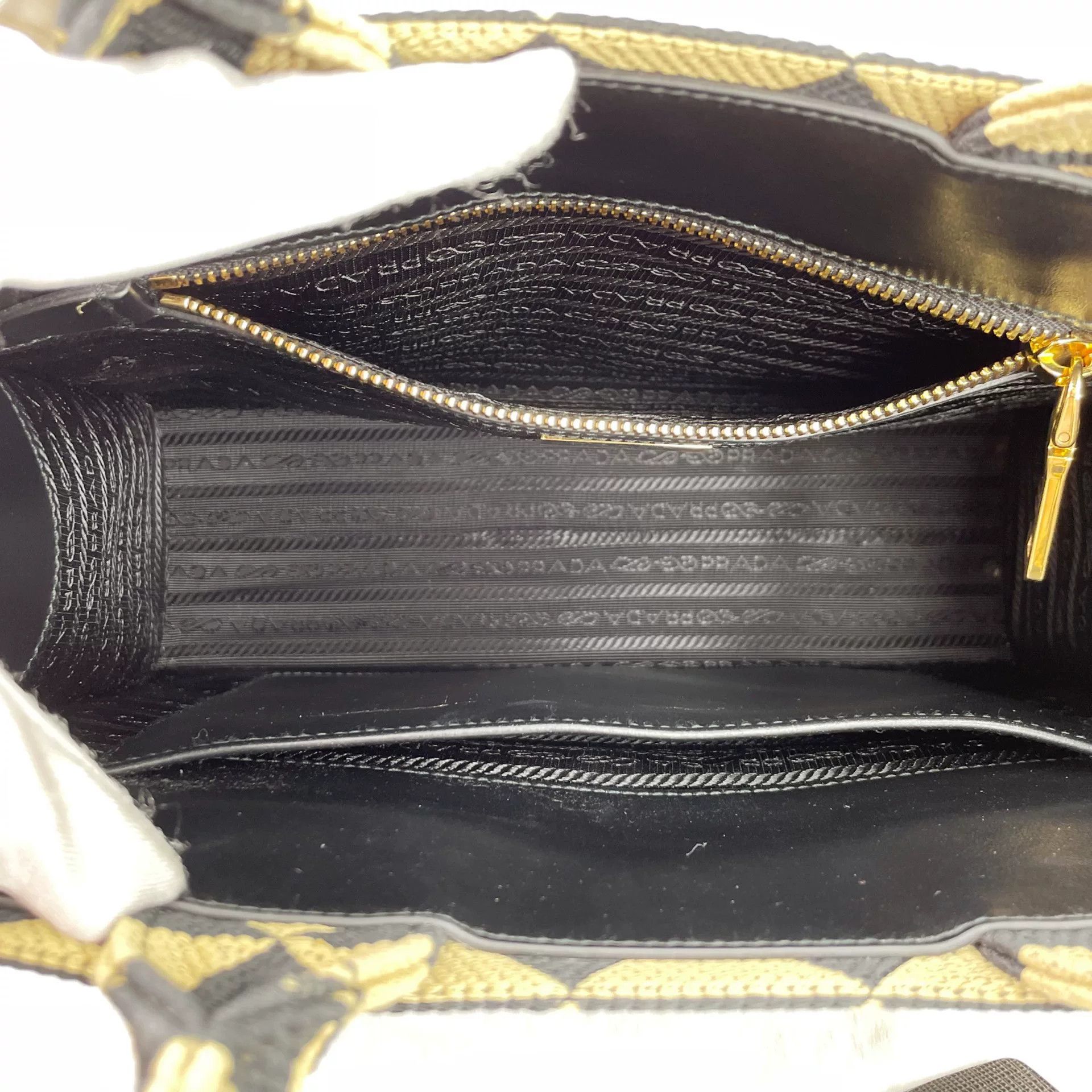 Prada Pre-loved Bag Very good condition Size ONE SIZE - 7 Thumbnail