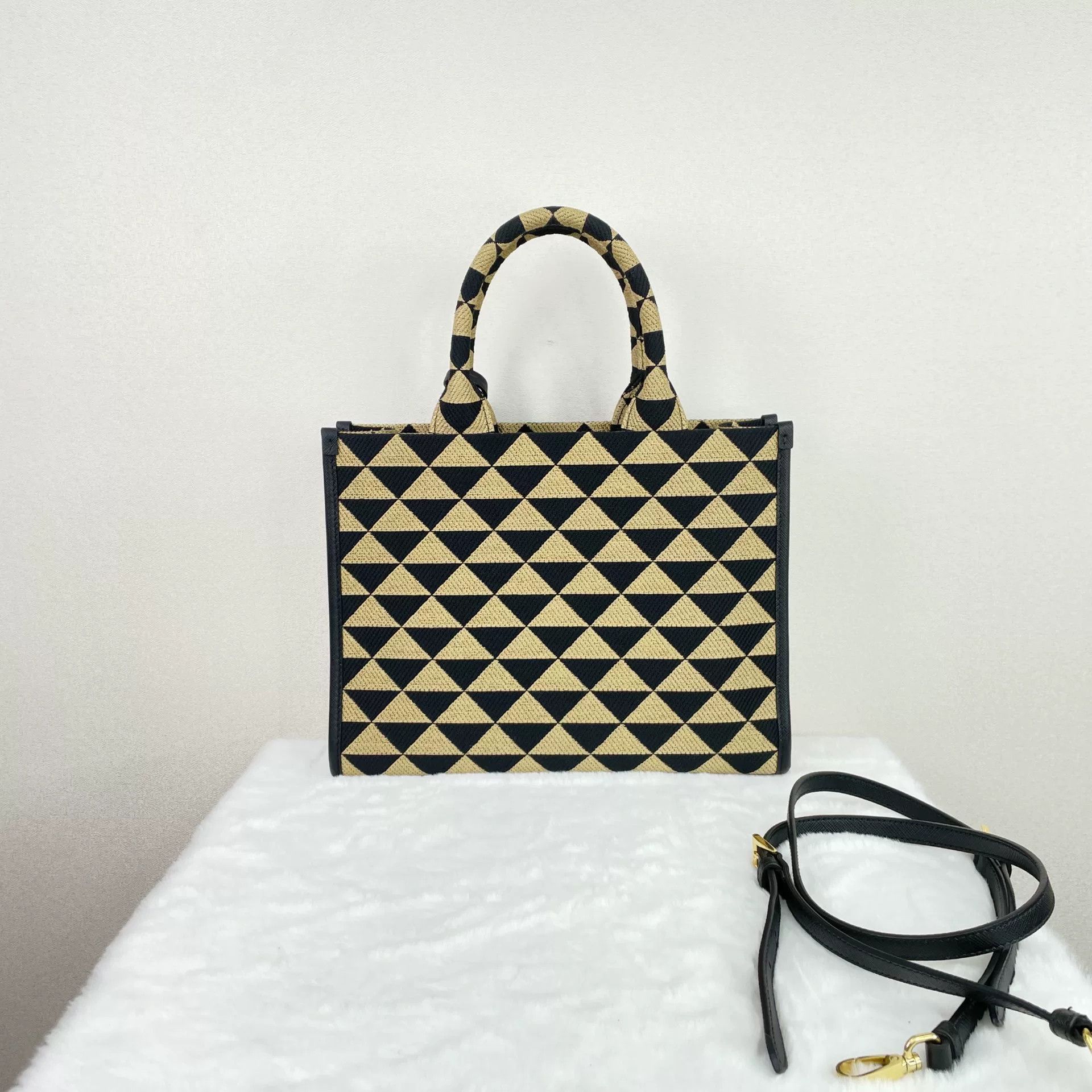 Prada Pre-loved Bag Very good condition Size ONE SIZE - 2 Thumbnail