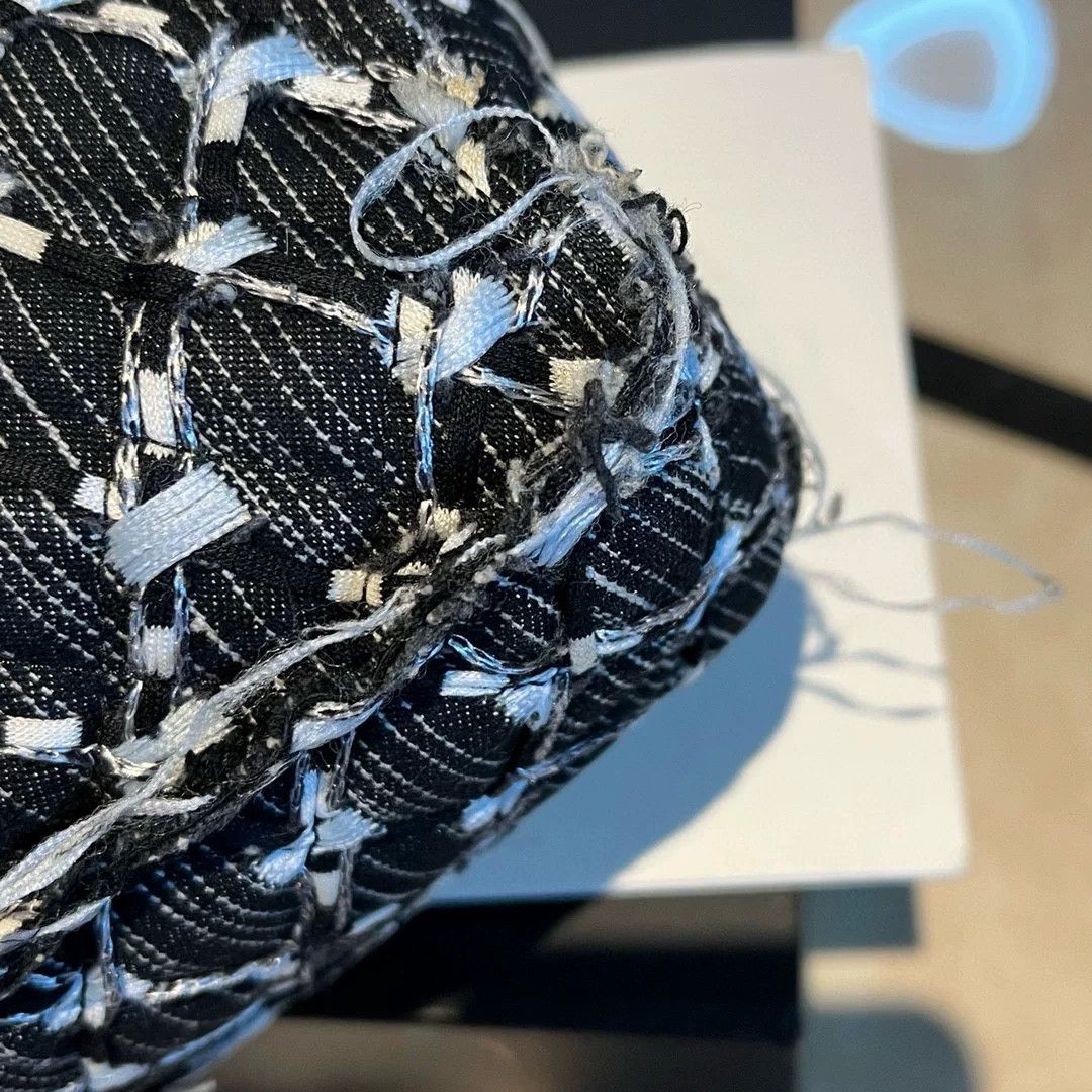 Chanel Pre-loved Bag Very good condition Size ONE SIZE - 9 Thumbnail