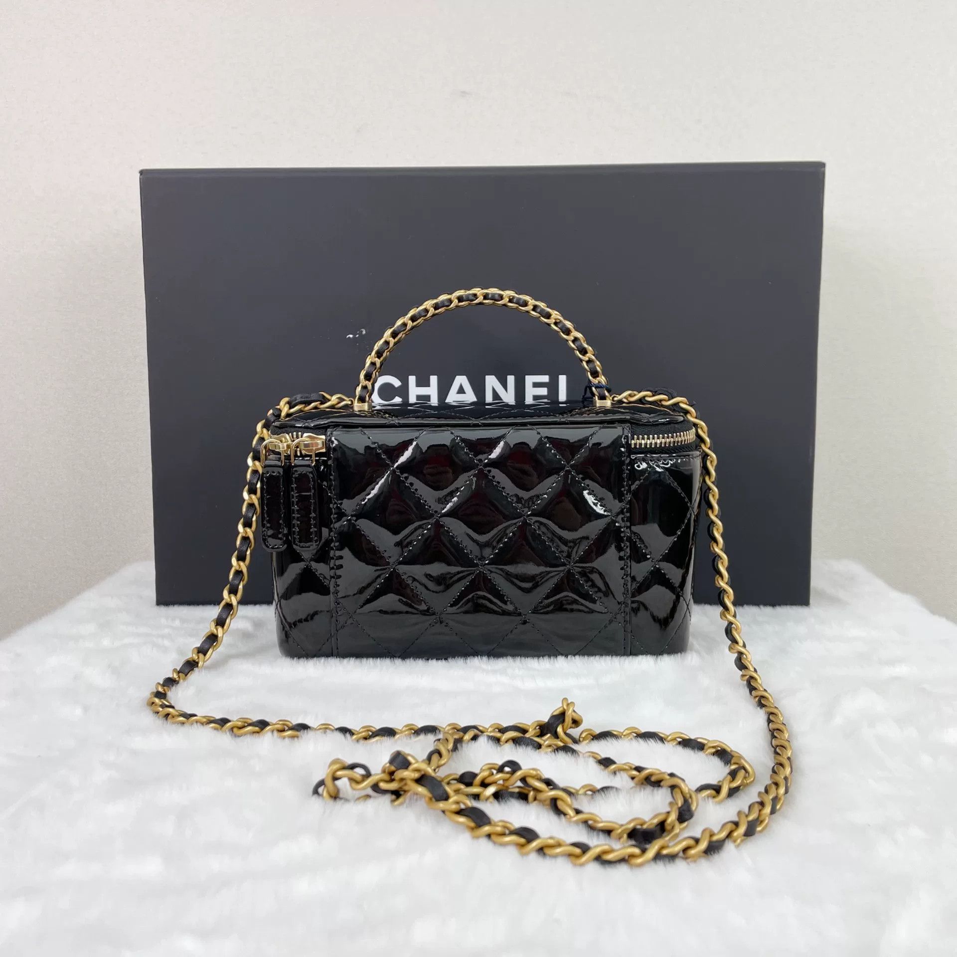 Chanel Pre-loved Bag Very good condition Size ONE SIZE - 2 Thumbnail