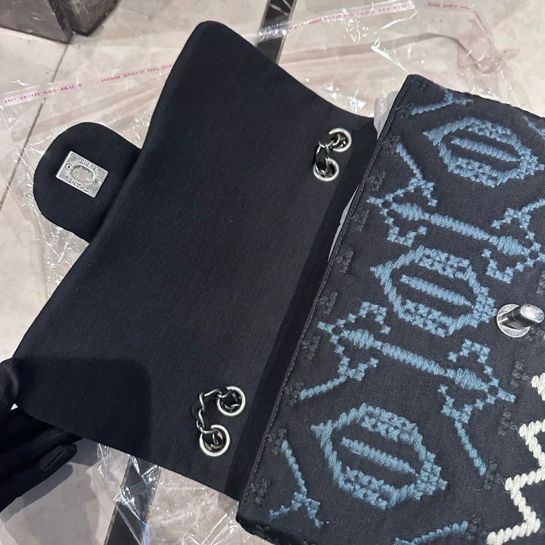 Chanel Pre-loved Bag Very good condition Size ONE SIZE - 9 Thumbnail