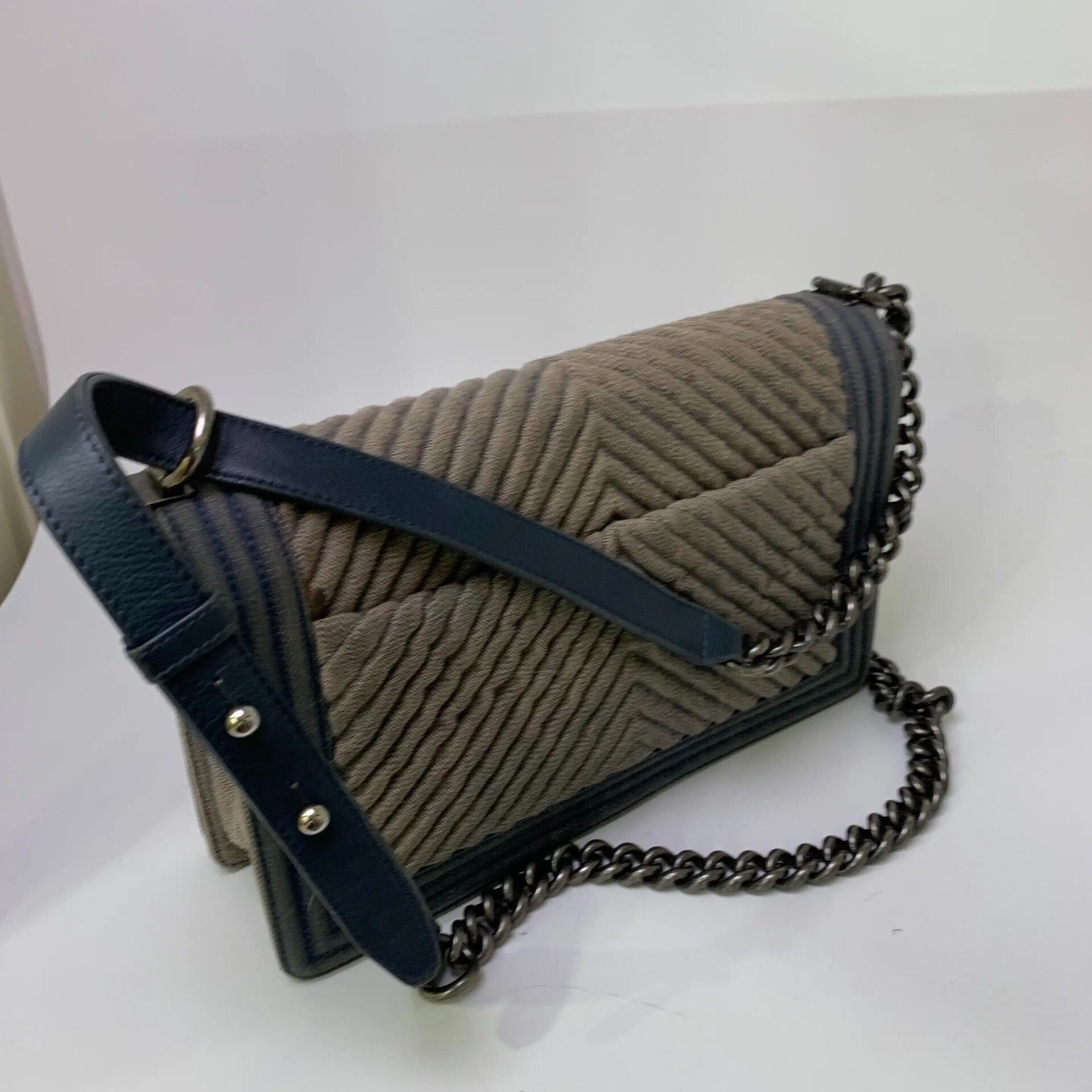 Chanel Pre-loved Bag Very good condition Size ONE SIZE - 6 Thumbnail