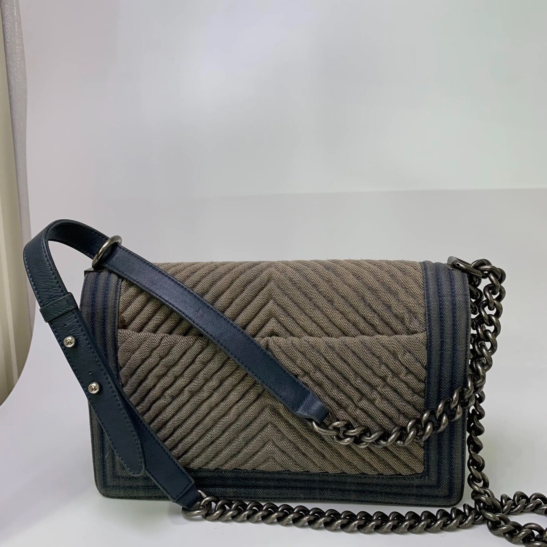 Chanel Pre-loved Bag Very good condition Size ONE SIZE - 3 Thumbnail