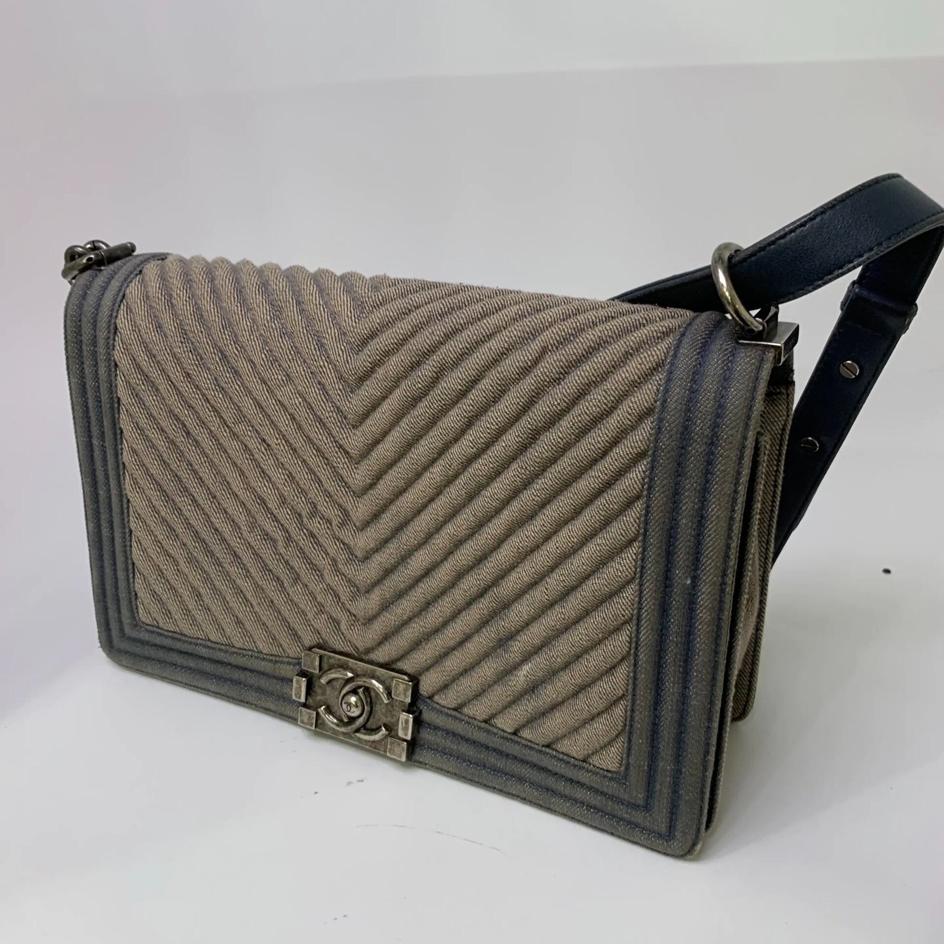 Chanel Pre-loved Bag Very good condition Size ONE SIZE - 2 Thumbnail