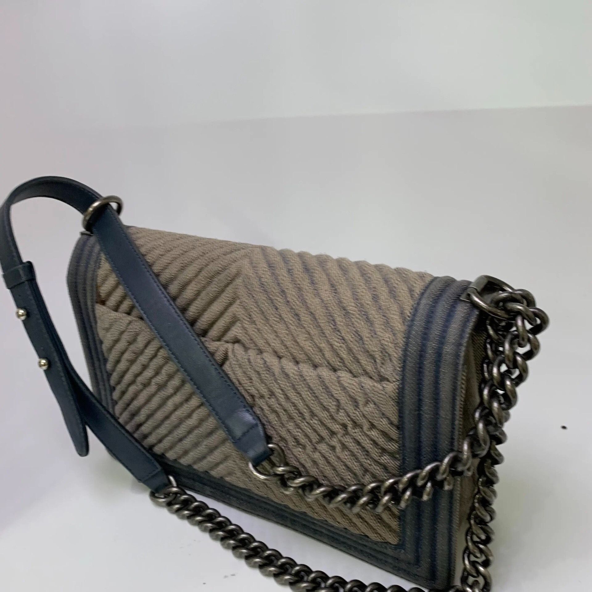 Chanel Pre-loved Bag Very good condition Size ONE SIZE - 5 Thumbnail