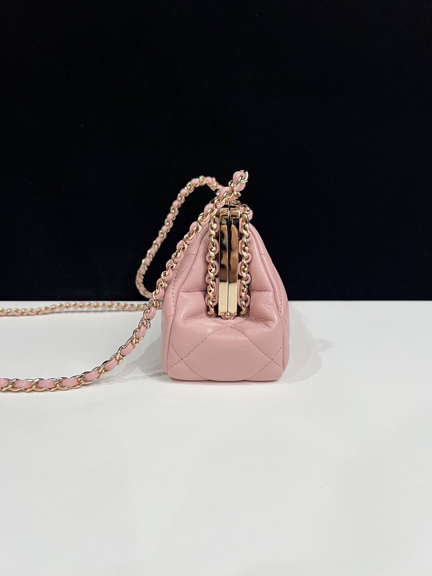 Chanel Pre-loved Bag Very good condition Size ONE SIZE - 4 Thumbnail
