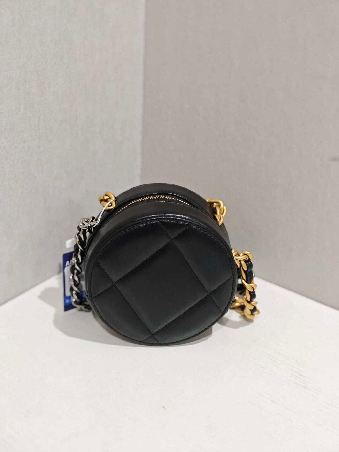 Chanel Pre-loved Bag Very good condition Size ONE SIZE - 2 Thumbnail