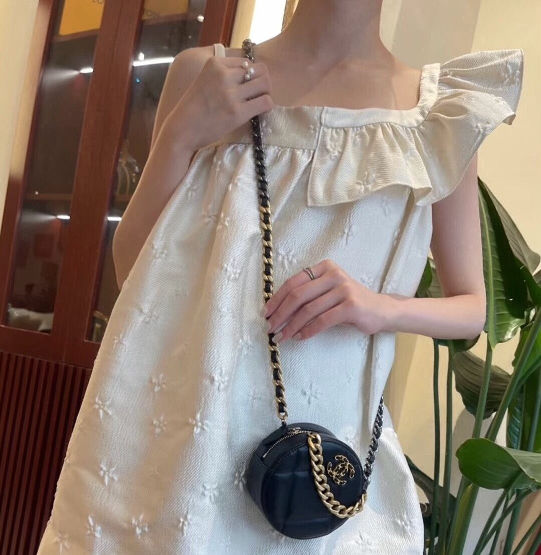 Chanel Pre-loved Bag Very good condition Size ONE SIZE - 5 Thumbnail