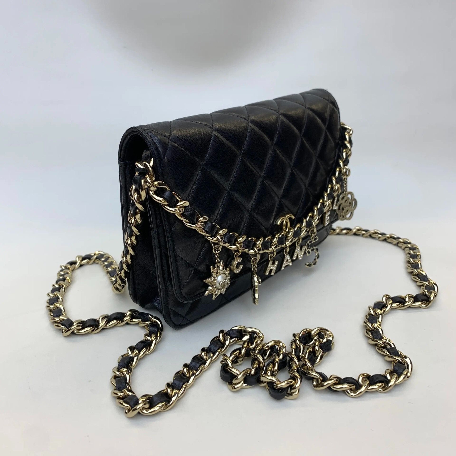 Chanel Pre-loved Bag Very good condition Size ONE SIZE - 3 Thumbnail