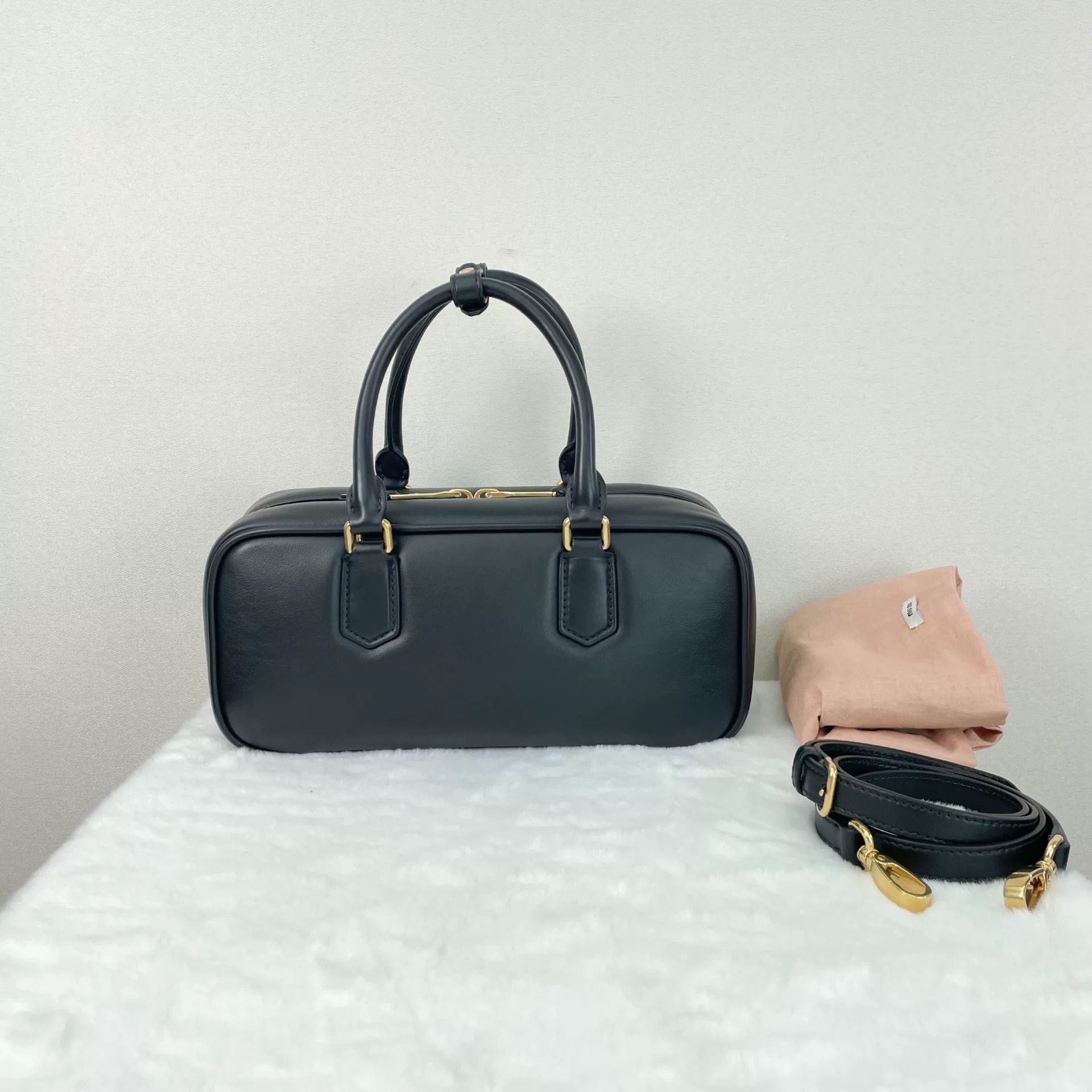 Miu Miu Pre-loved Bag Very good condition Size ONE SIZE - 2 Thumbnail