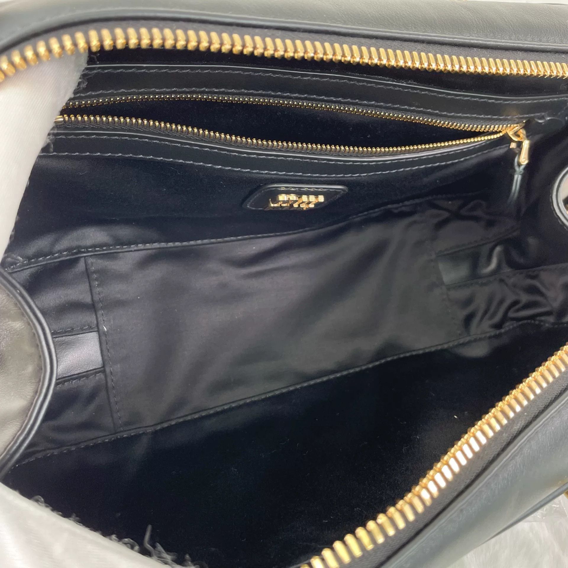 Miu Miu Pre-loved Bag Very good condition Size ONE SIZE - 8 Thumbnail