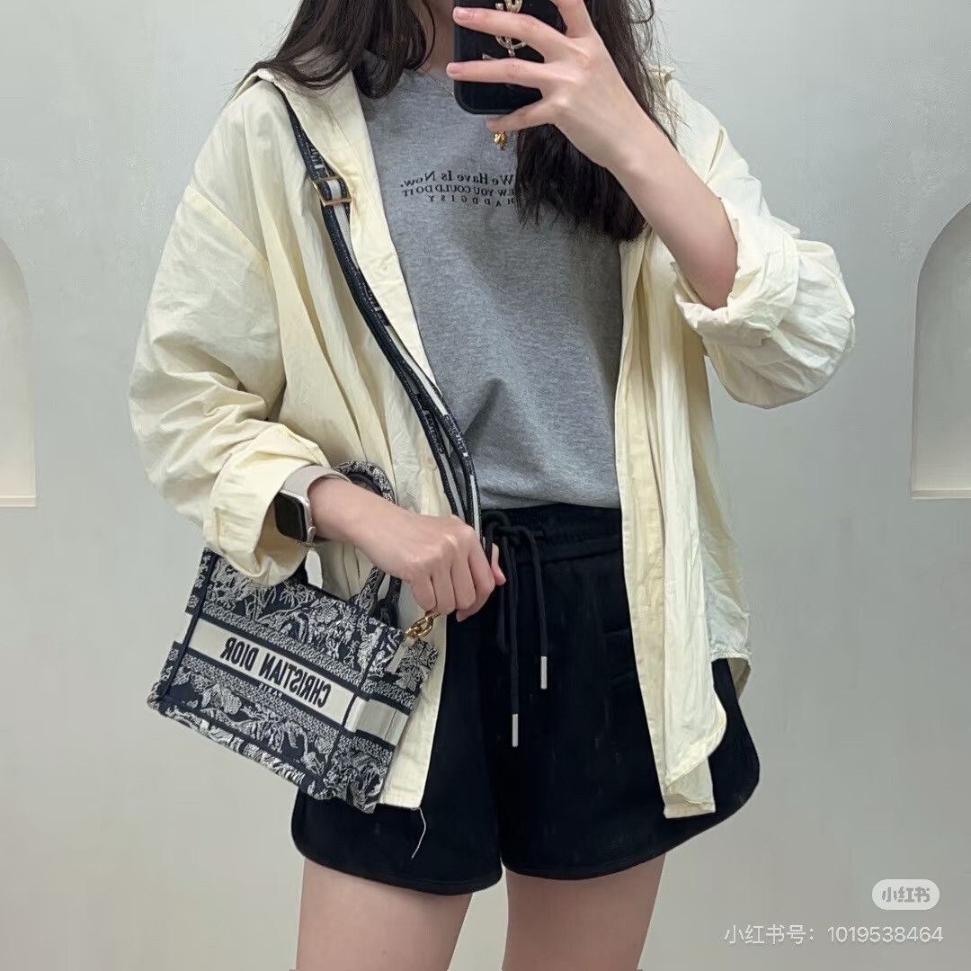 Dior Pre-loved Bag Very good condition Size ONE SIZE - 8 Thumbnail