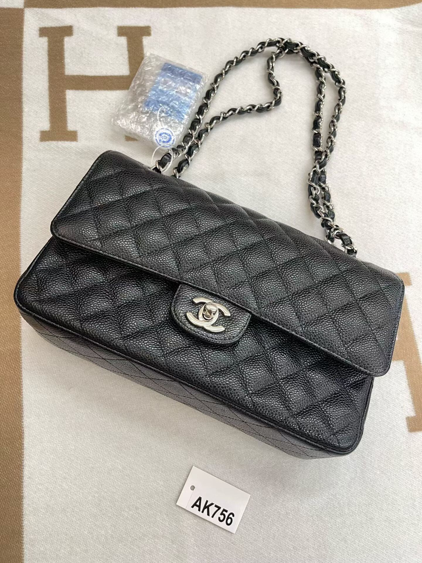 Chanel Pre-loved Bag Very good condition Size ONE SIZE - 5 Thumbnail