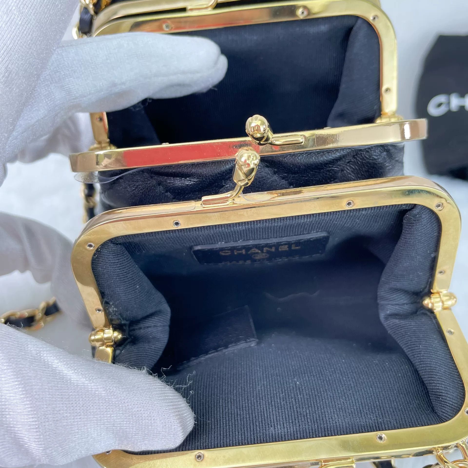 Chanel Pre-loved Bag Very good condition Size ONE SIZE - 7 Thumbnail