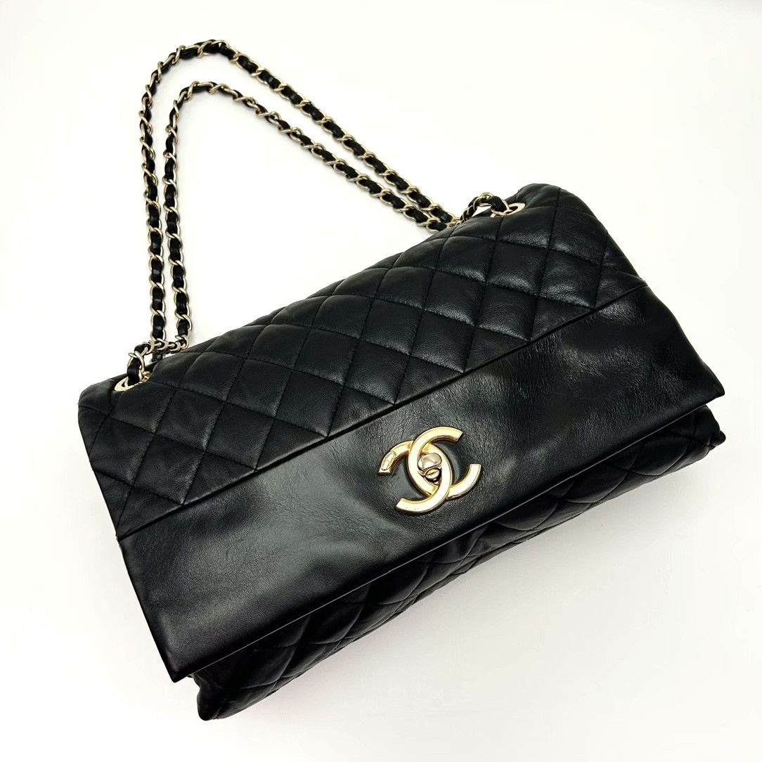 Chanel Pre-loved Bag Very good condition Size ONE SIZE - 4 Thumbnail