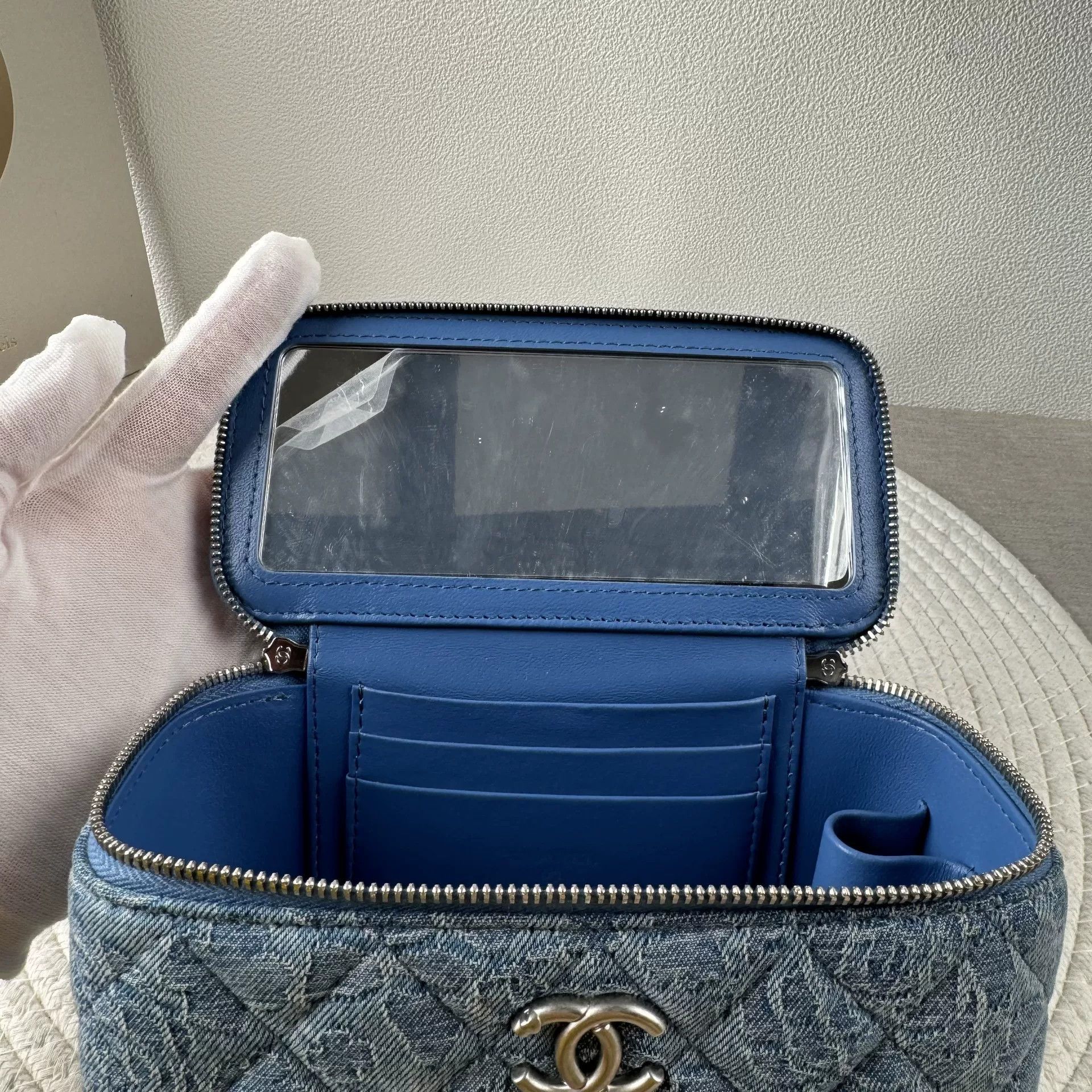 Chanel Pre-loved Bag Very good condition Size ONE SIZE - 4 Thumbnail
